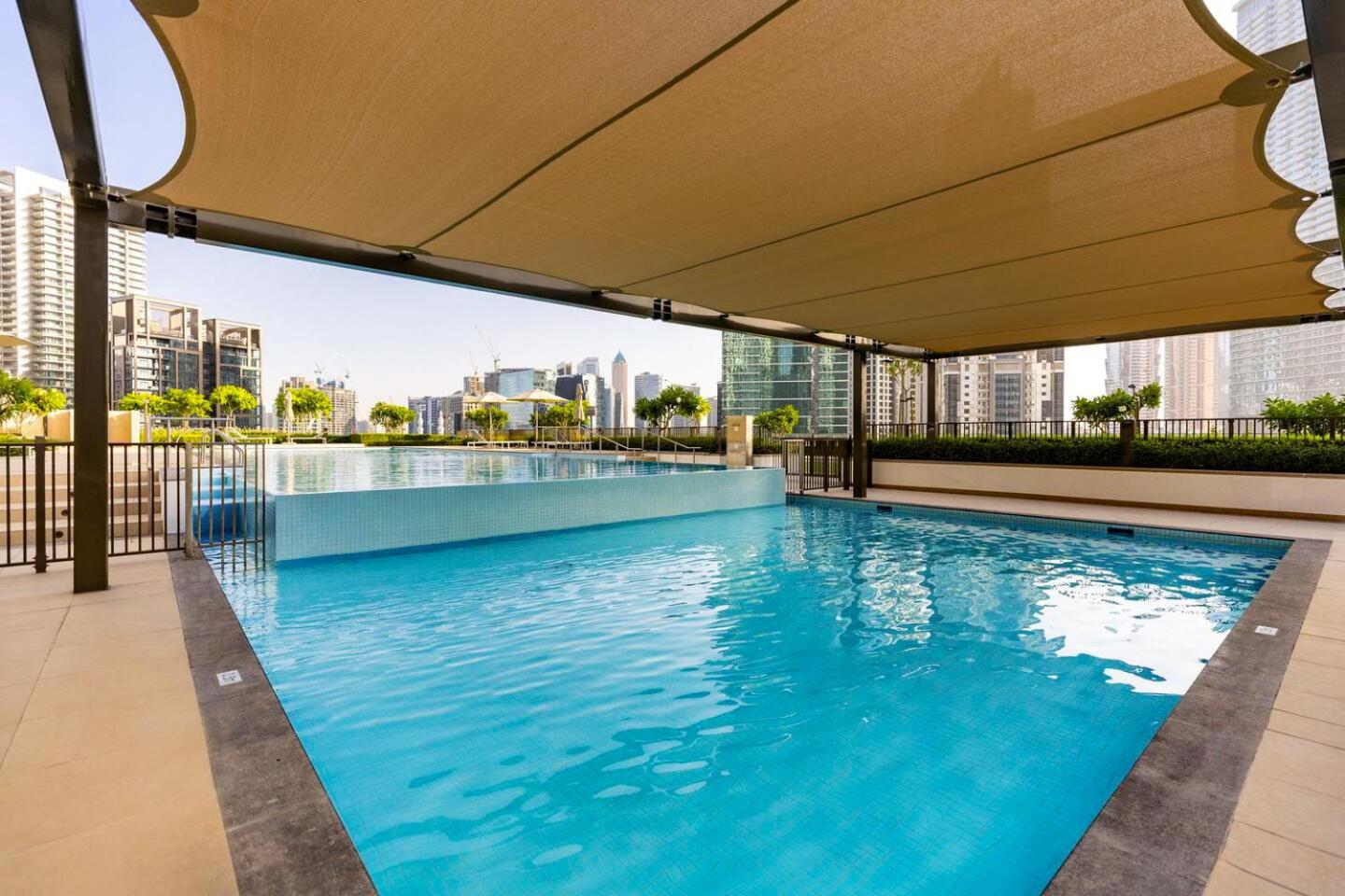 Luxury 1 Bedroom Apartment with partial Burj Khalifa View by Delujo Stays