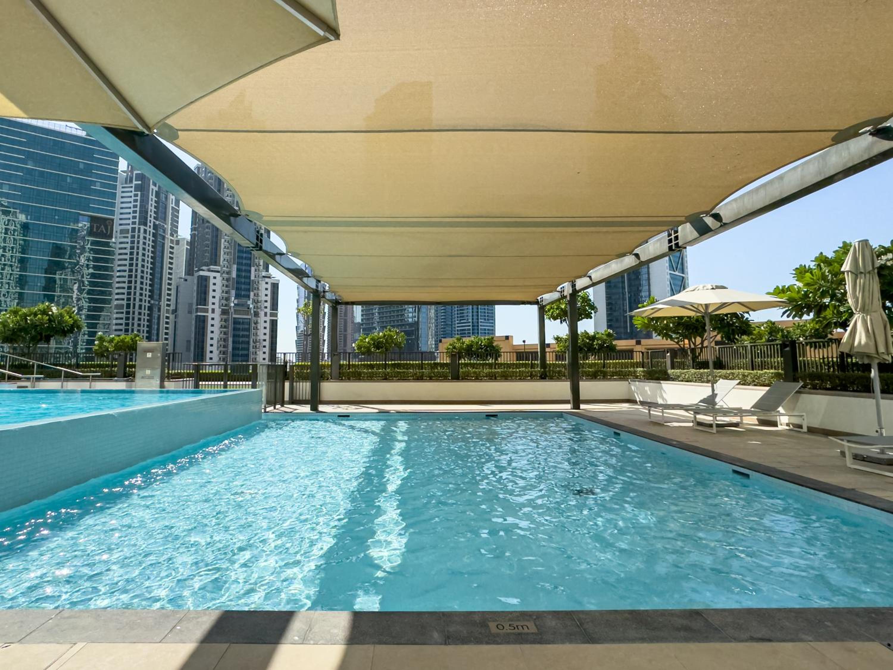 Luxury 1 Bedroom Apartment with partial Burj Khalifa View by Delujo Stays