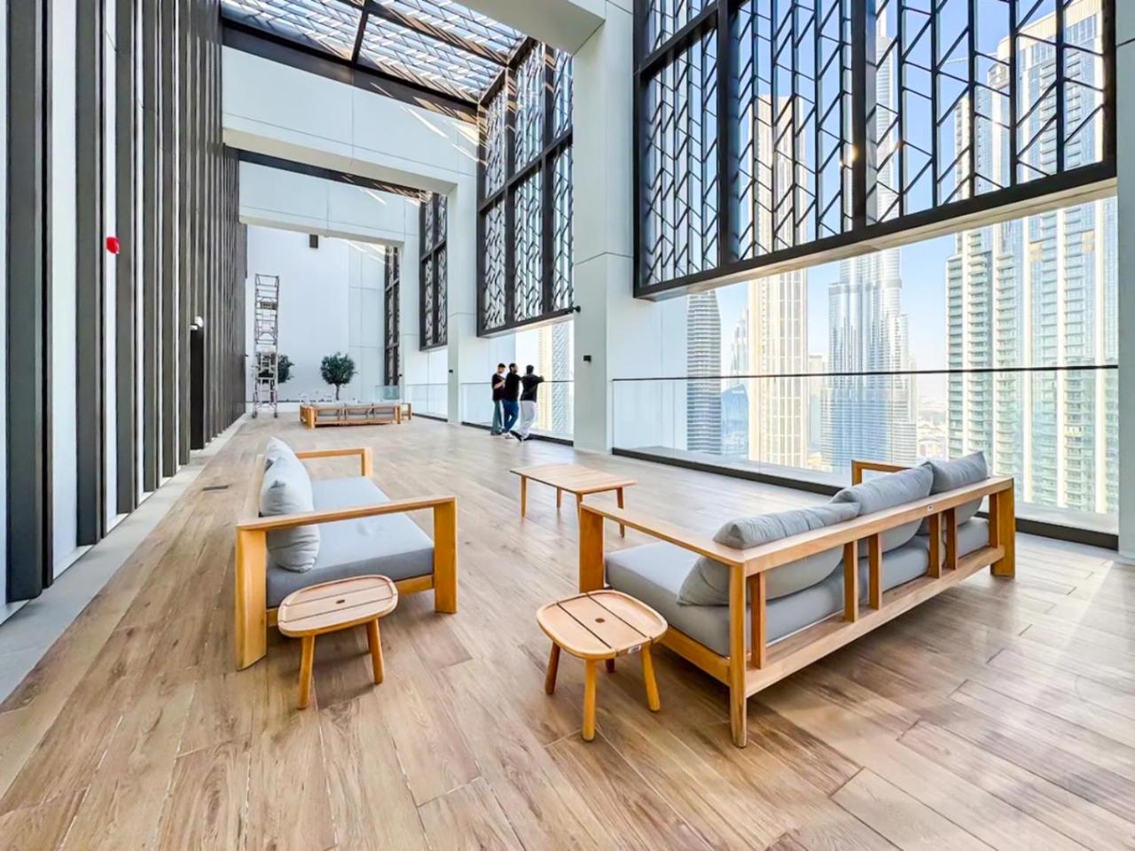 Luxury Two Bedroom Apartment with City & Pool View by Delujo Stays