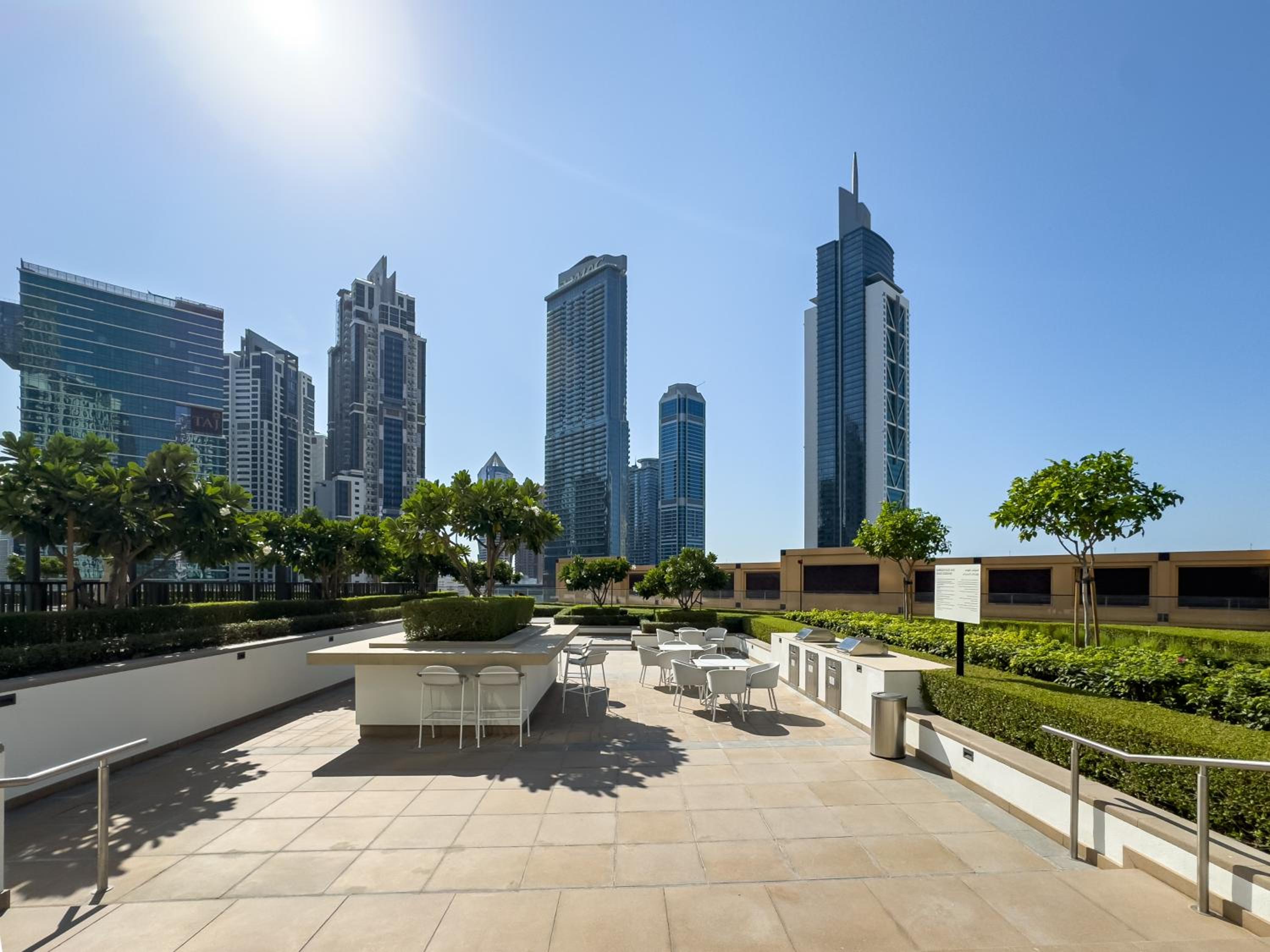 Luxury Two Bedroom Apartment with City & Pool View by Delujo Stays