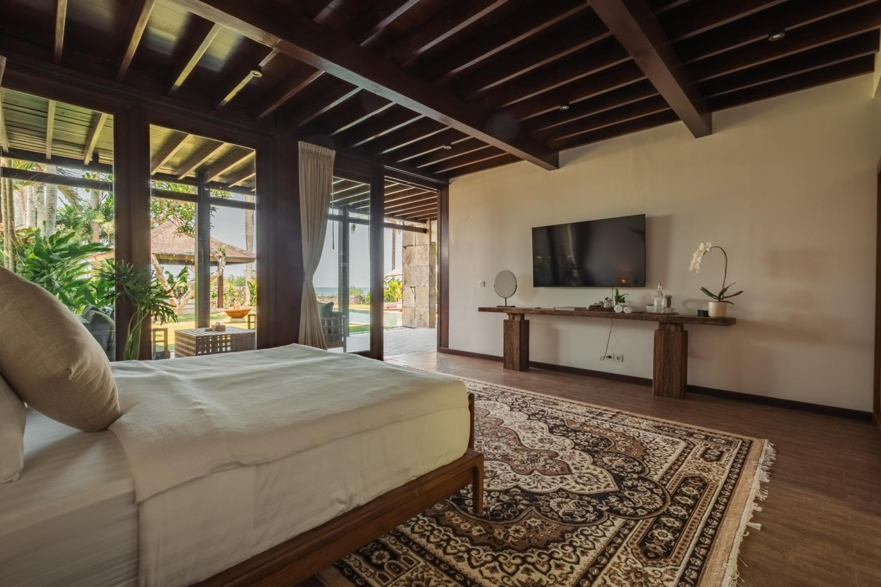 Oceanfront Luxury Villa in Beraban with Private Pool