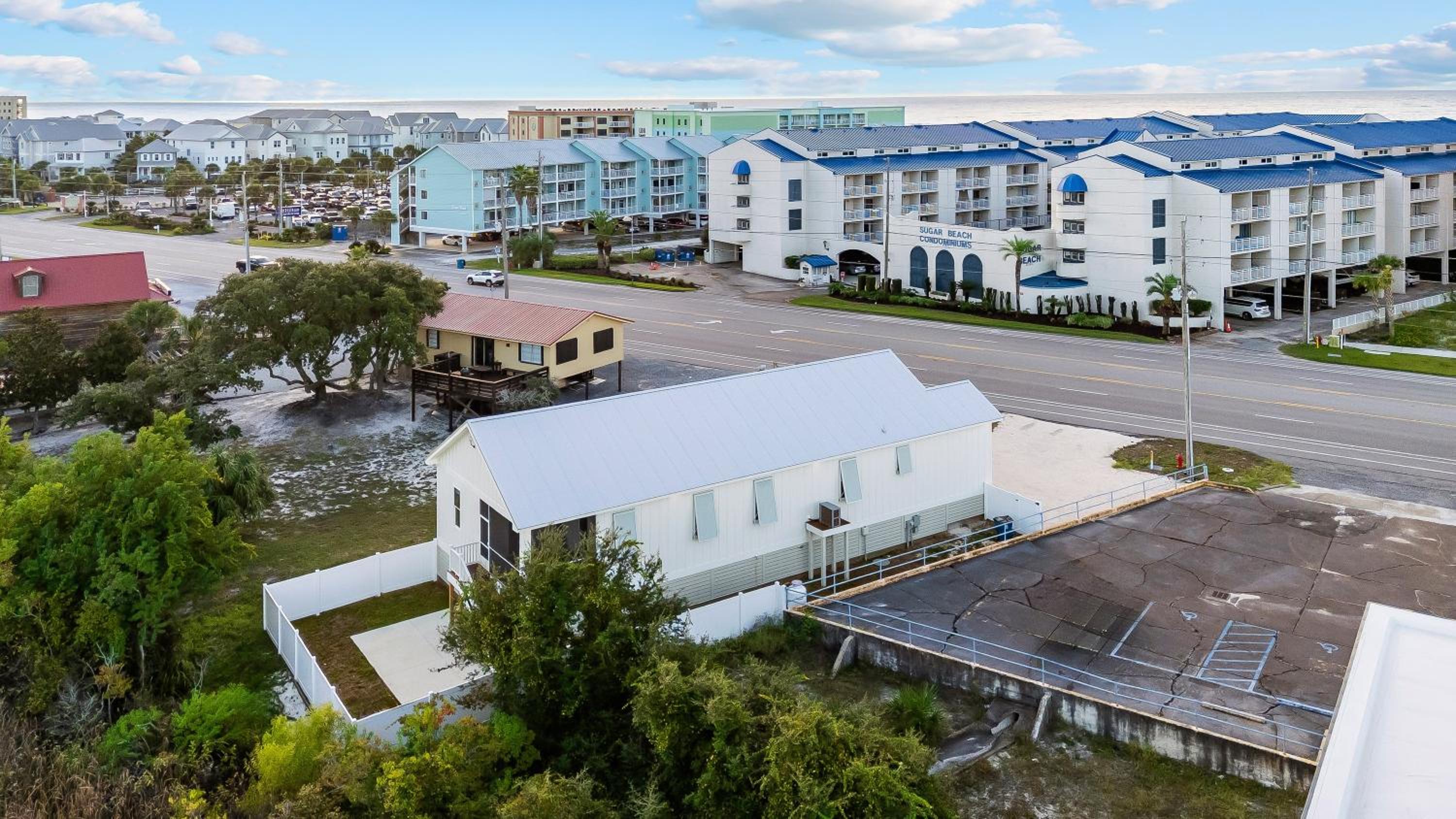 Luxury 4BR, Across street from beach, Sleeps 10!