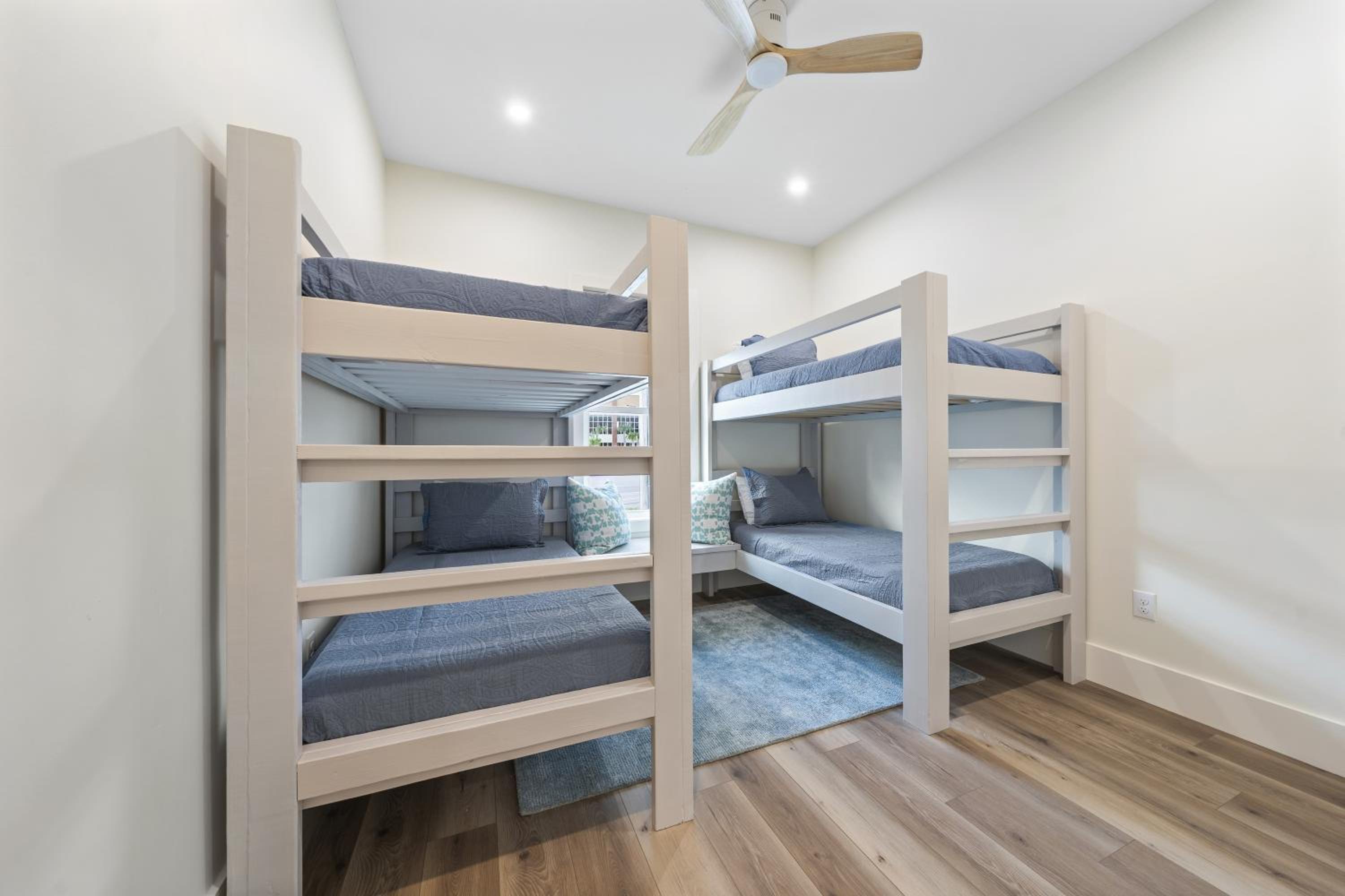 Luxury 4BR, Across street from beach, Sleeps 10!