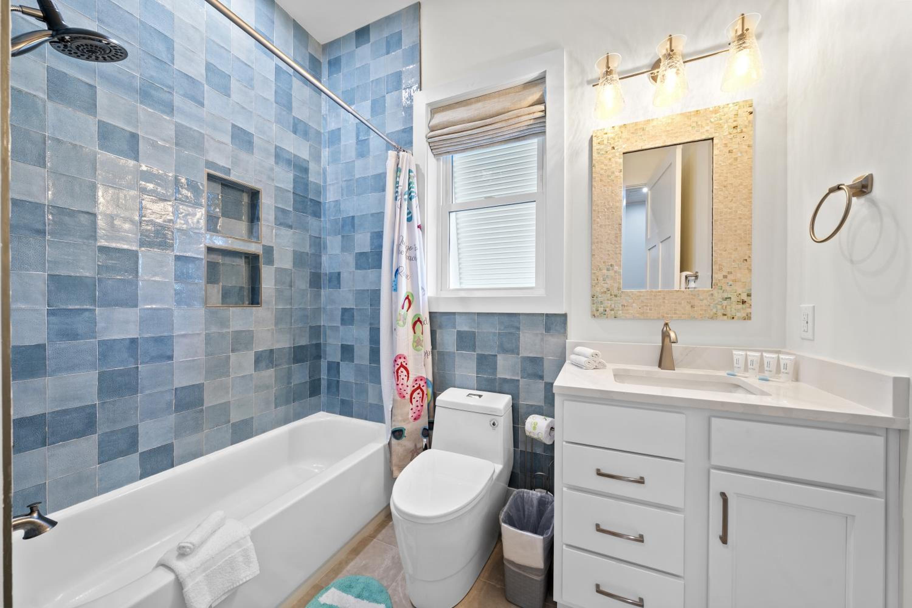 Luxury 4BR, Across street from beach, Sleeps 10!