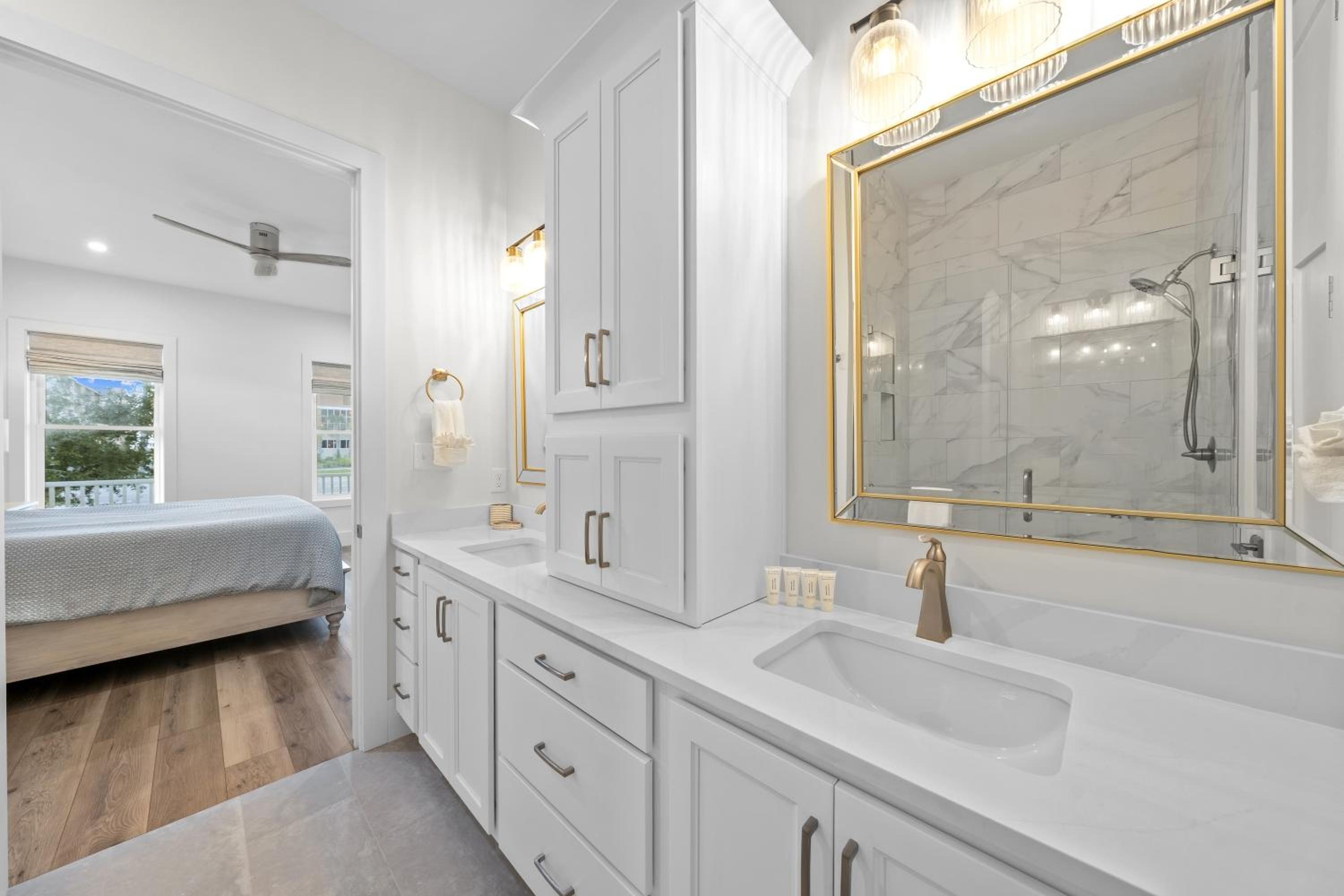 Luxury 4BR, Across street from beach, Sleeps 10!