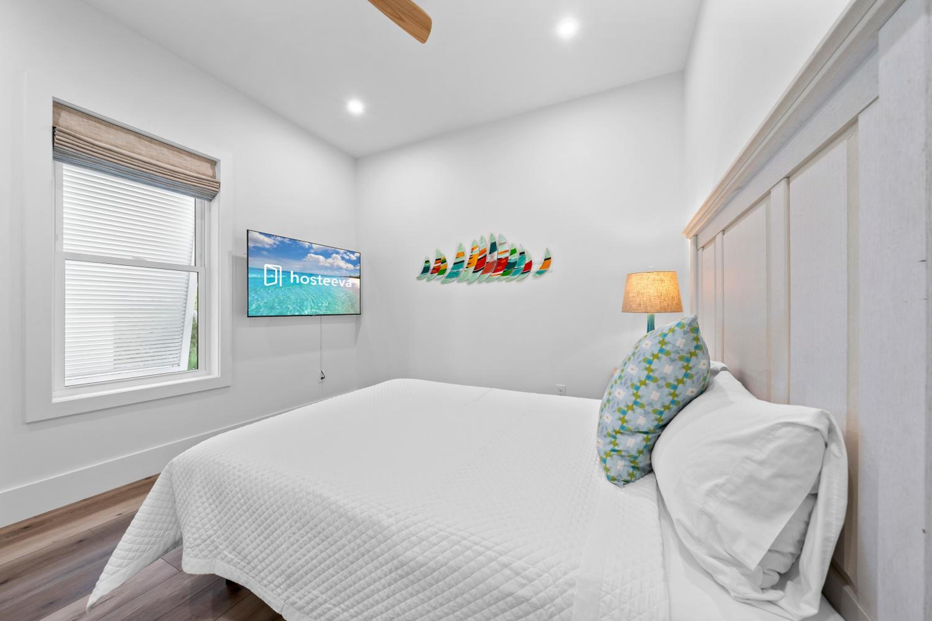 Luxury 4BR, Across street from beach, Sleeps 10!