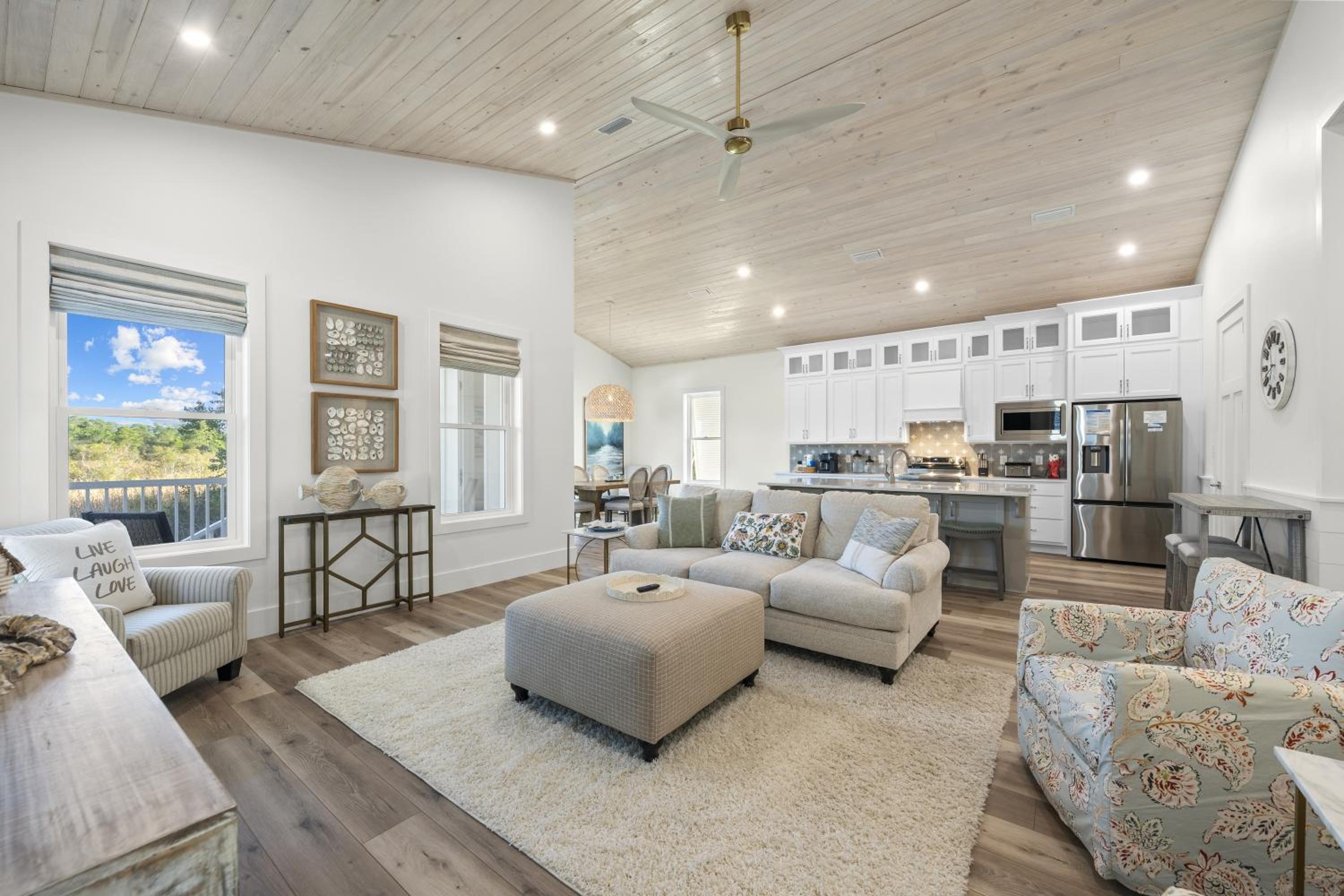 Luxury 4BR, Across street from beach, Sleeps 10!