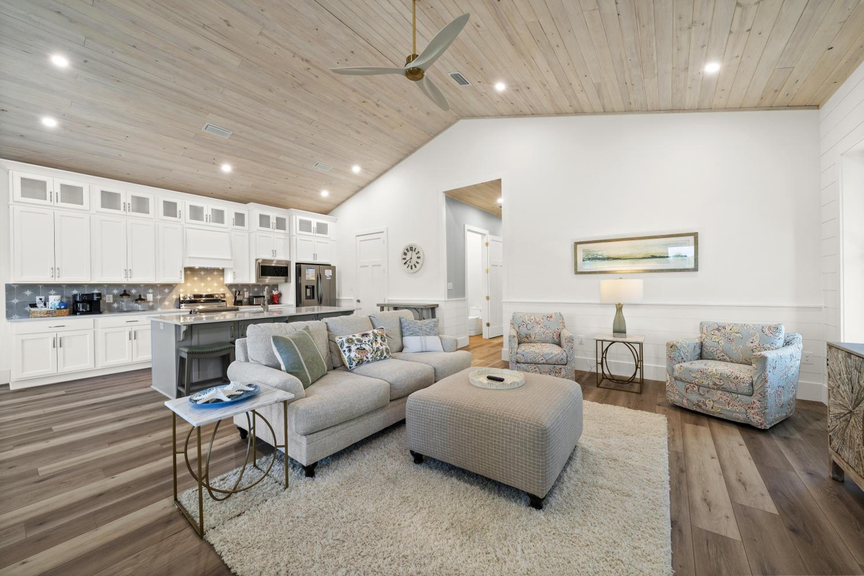 Luxury 4BR, Across street from beach, Sleeps 10!
