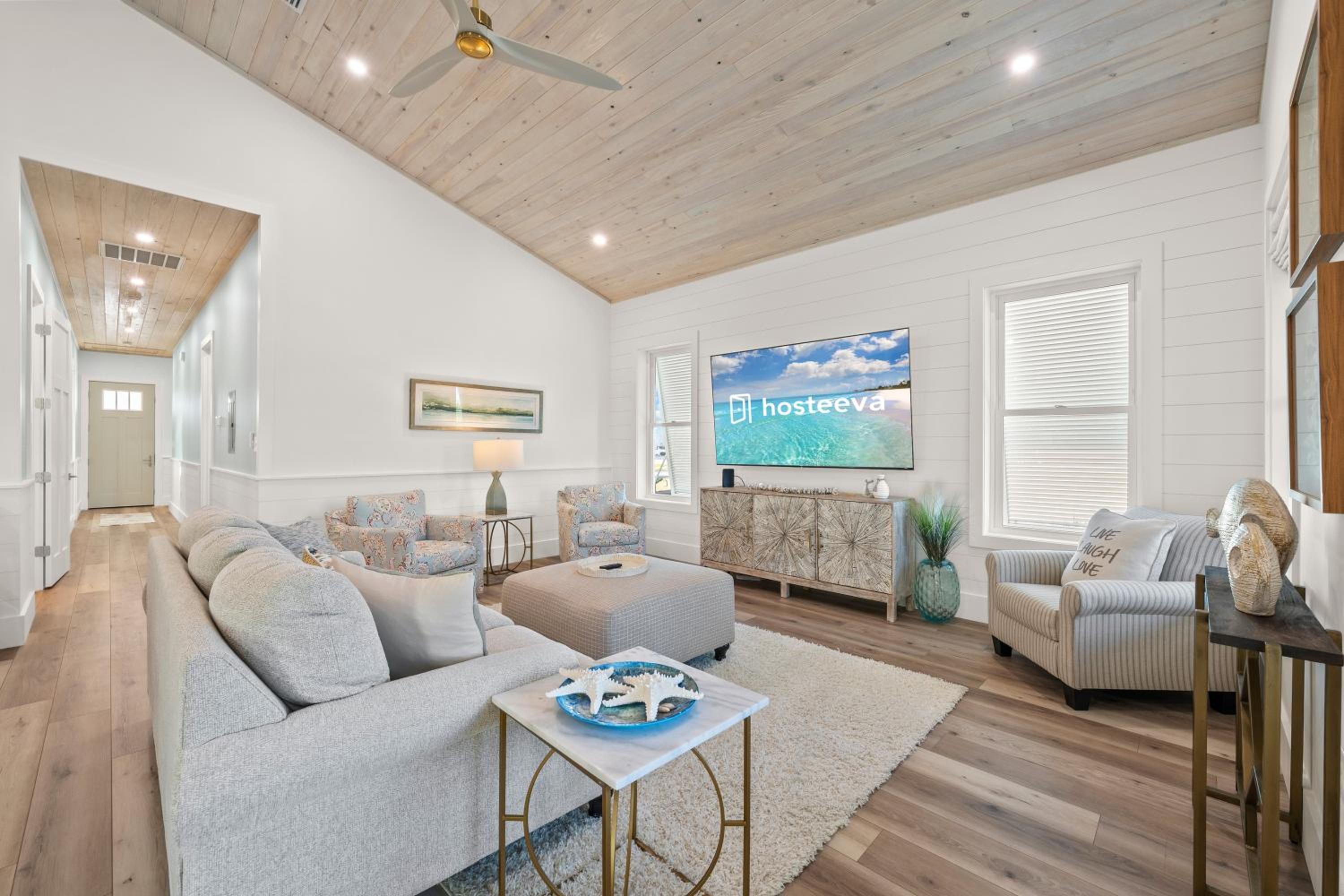 Luxury 4BR, Across street from beach, Sleeps 10!