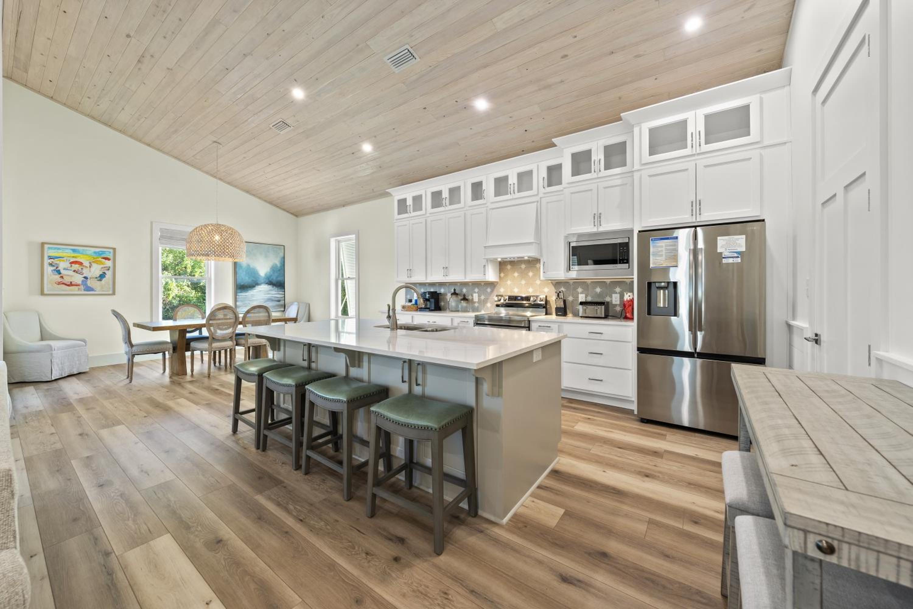 Luxury 4BR, Across street from beach, Sleeps 10!