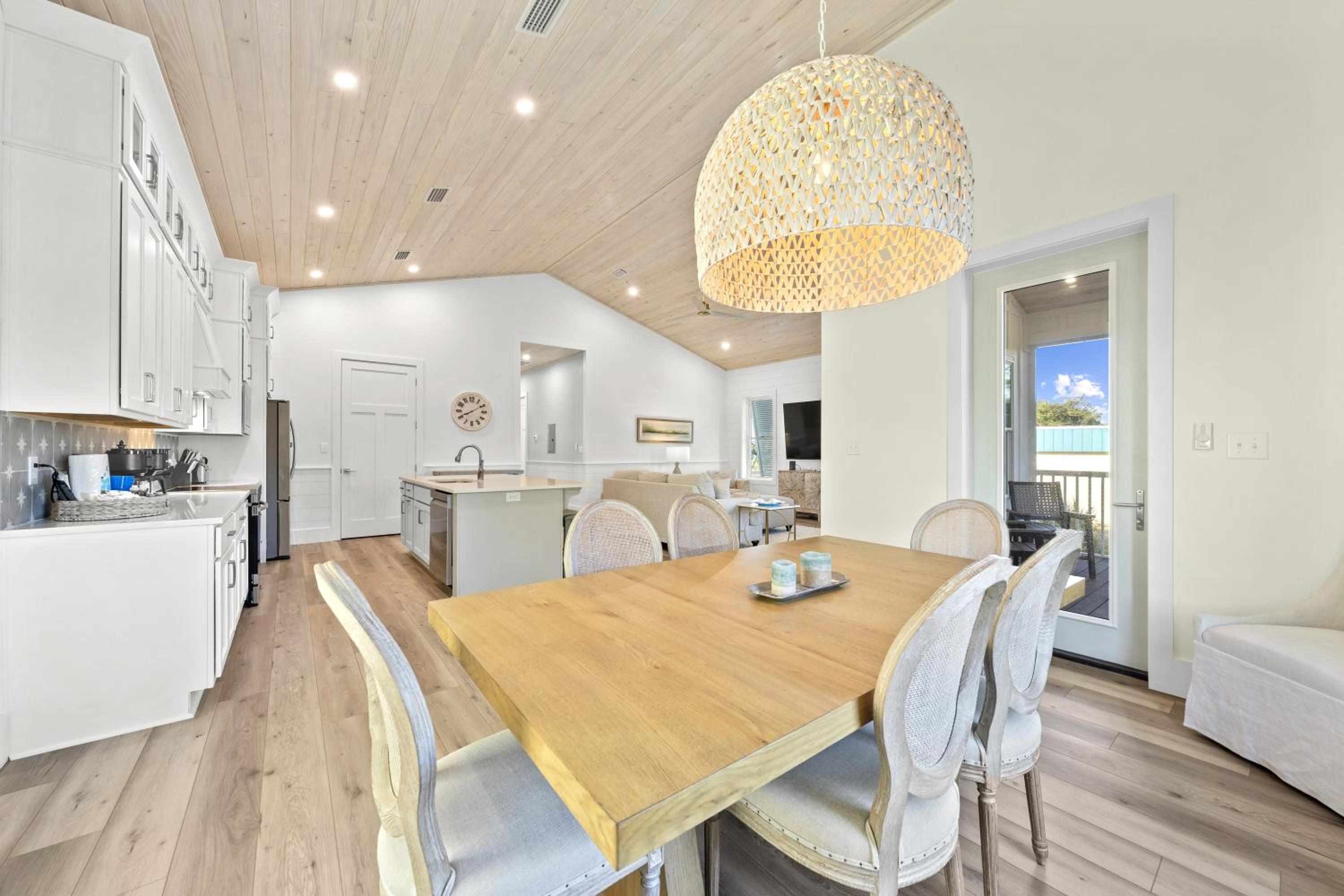 Luxury 4BR, Across street from beach, Sleeps 10!