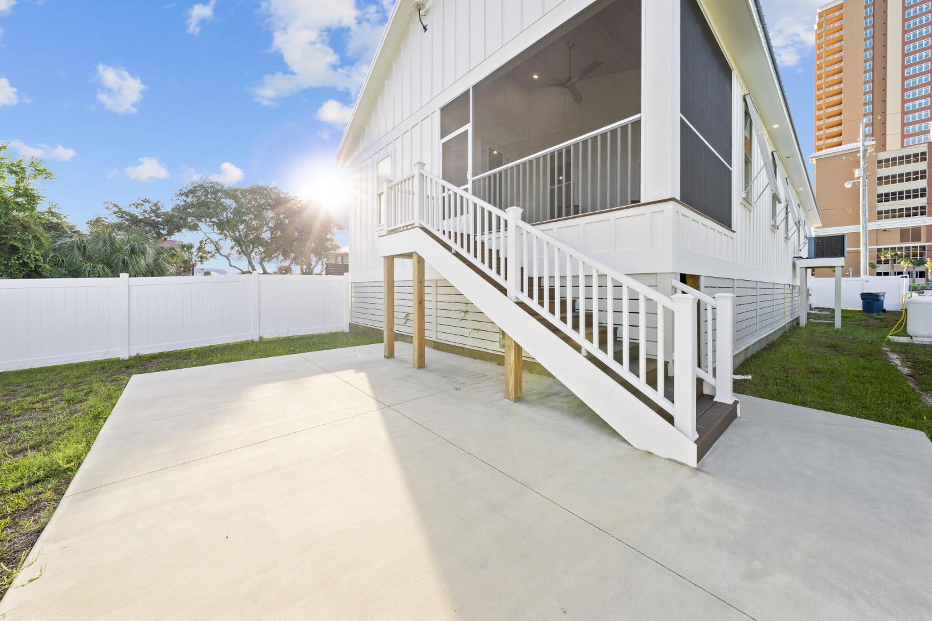 Luxury 4BR, Across street from beach, Sleeps 10!