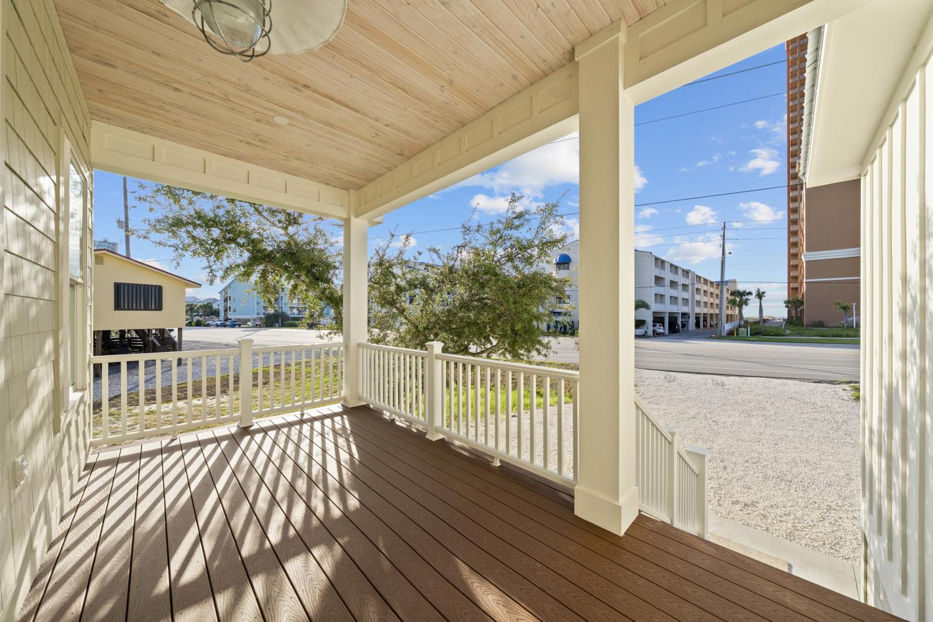 Luxury 4BR, Across street from beach, Sleeps 10!
