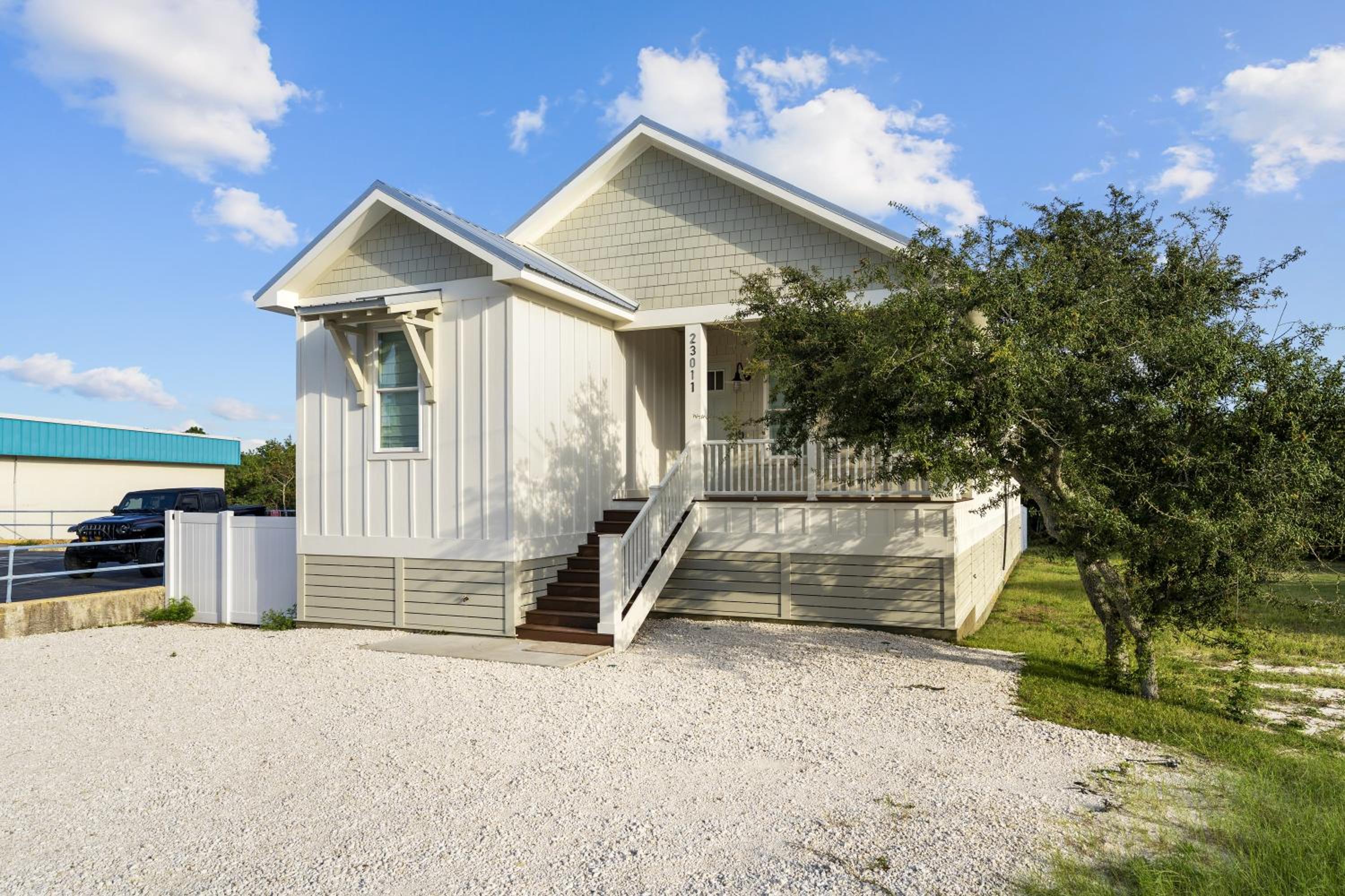 Luxury 4BR, Across street from beach, Sleeps 10!