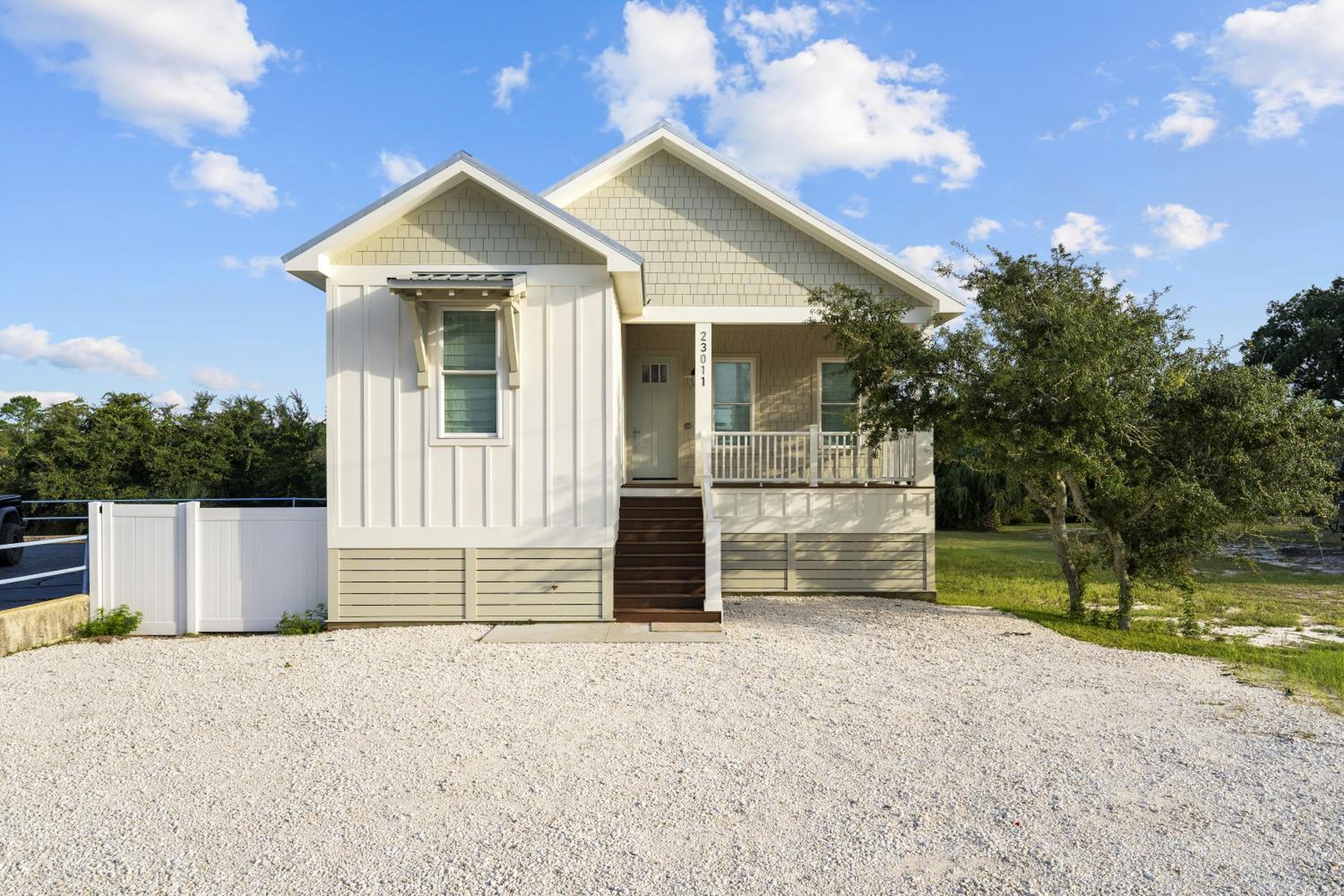 Luxury 4BR, Across street from beach, Sleeps 10!