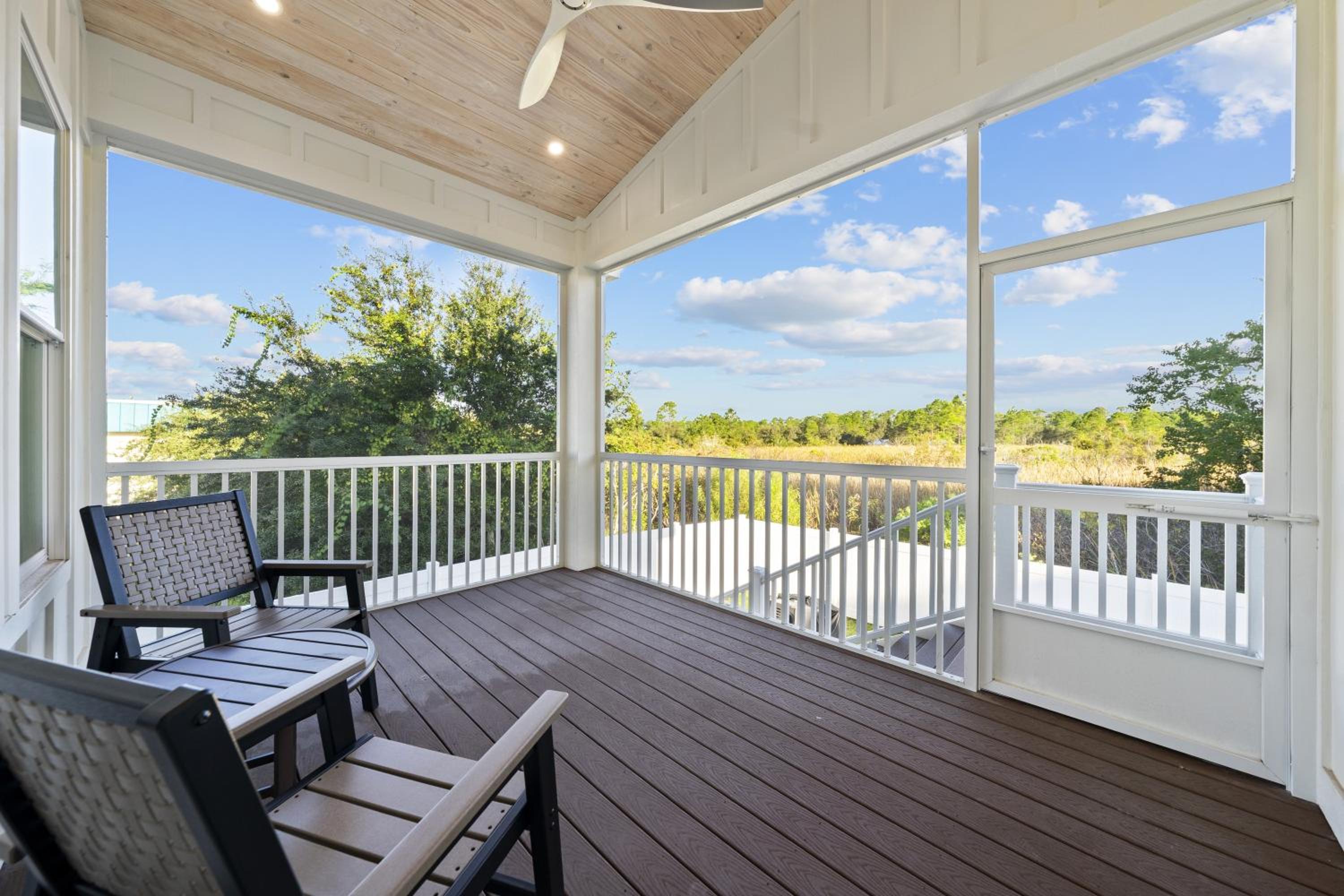 Luxury 4BR, Across street from beach, Sleeps 10!