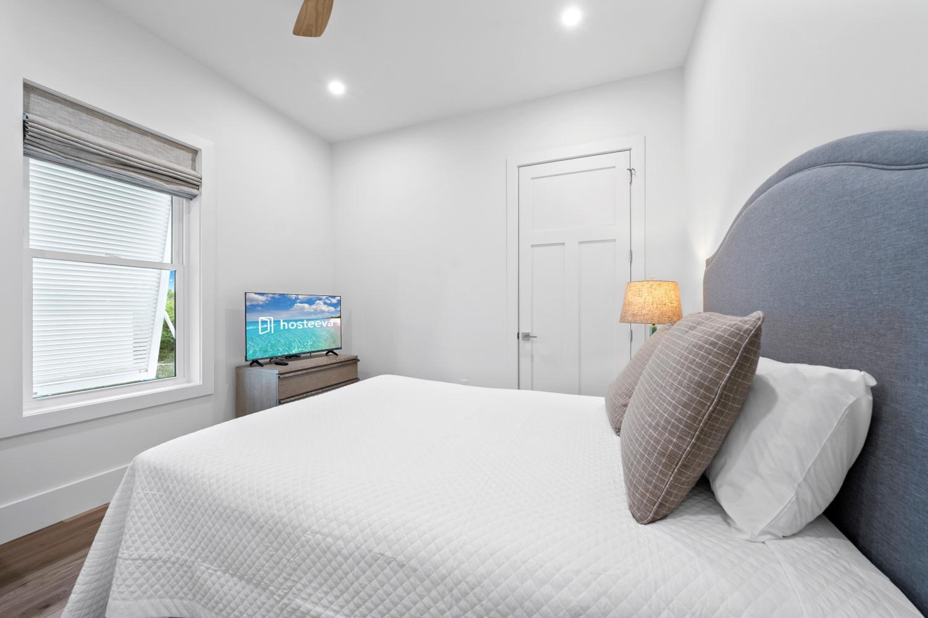 Luxury 4BR, Across street from beach, Sleeps 10!