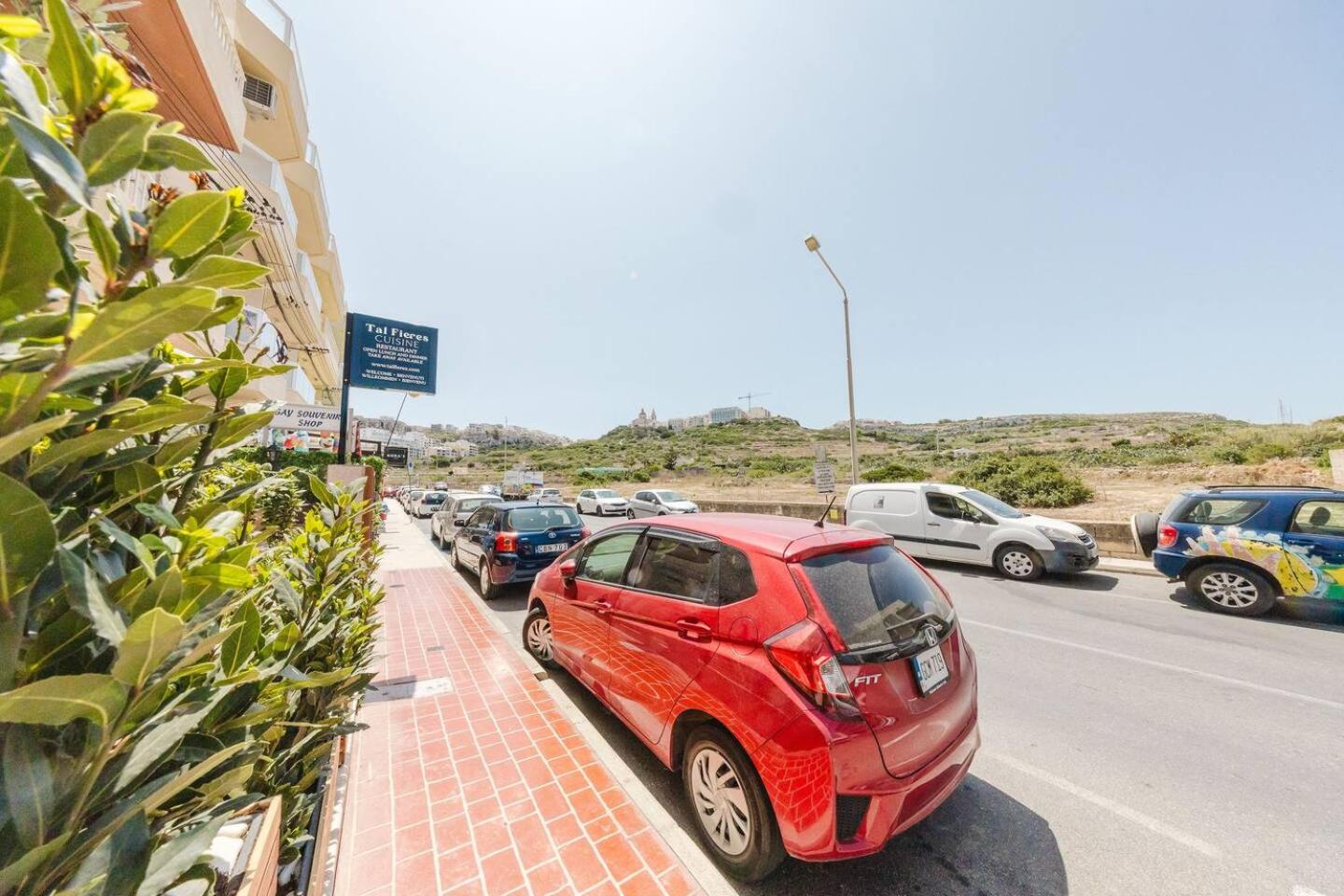 Seafront Apartment with Panoramic Views 3 Bed