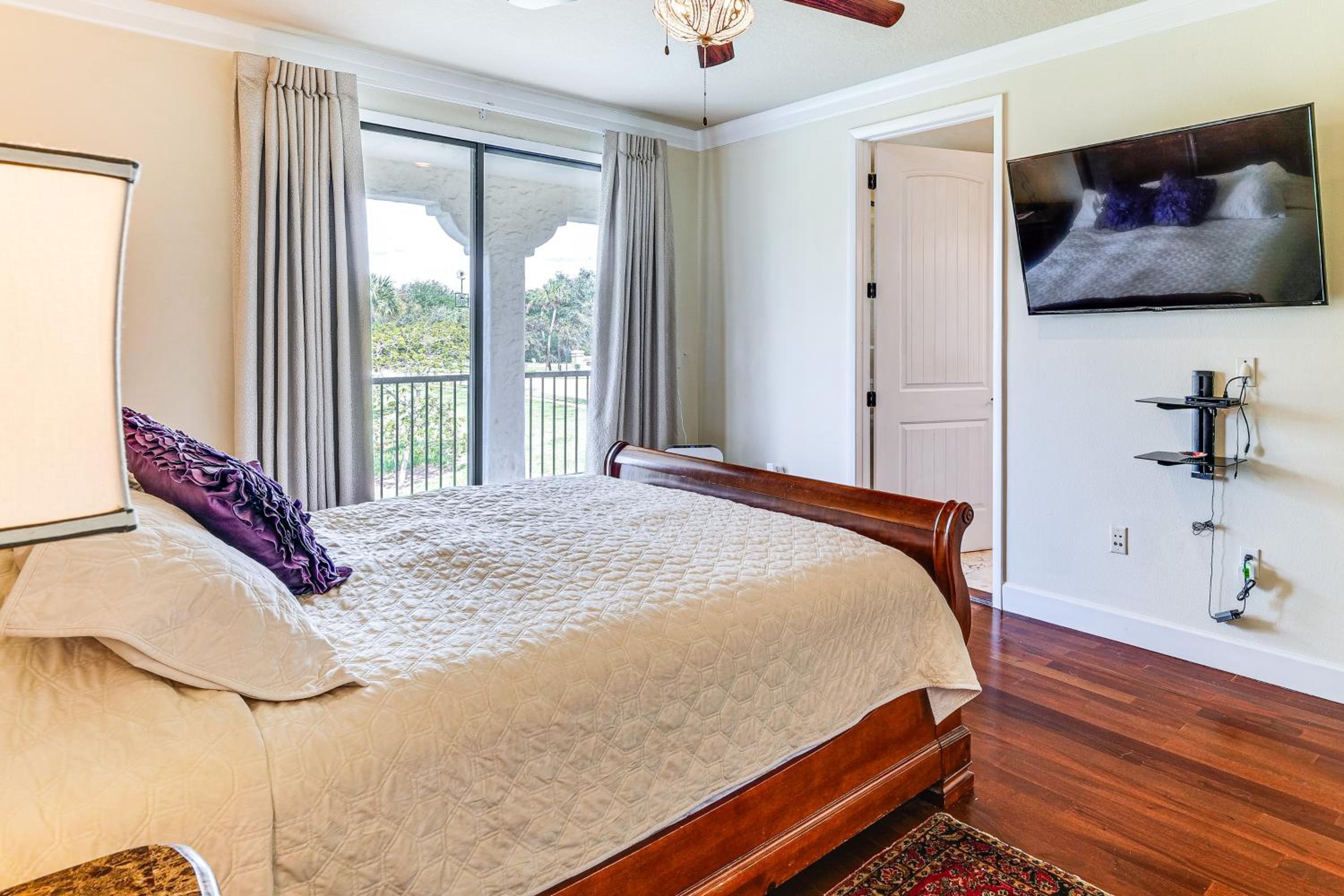 Pets Welcome, Golf Course Views Reunion Retreat
