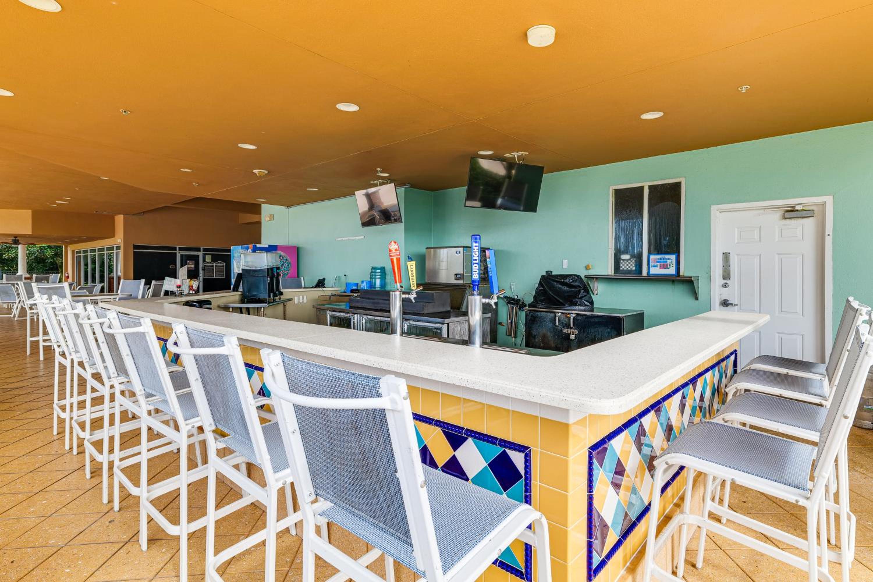 Pets Welcome, Golf Course Views Reunion Retreat