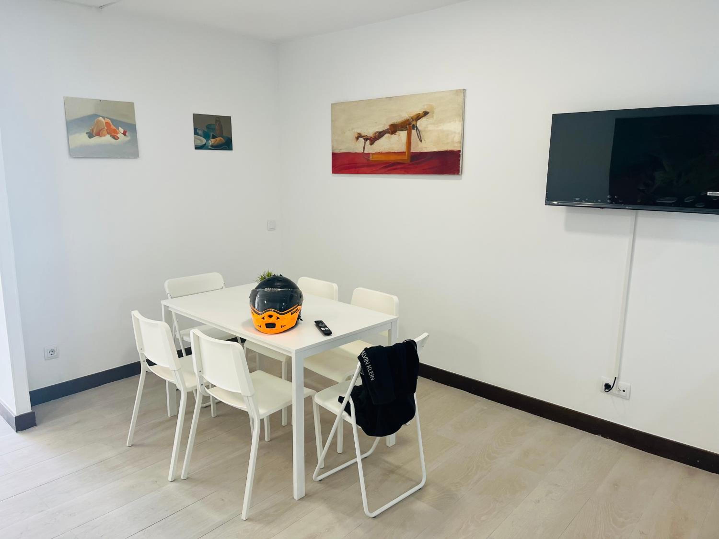 LUMINOSOS APARTAMENTOS POZUELO a 8 MINUTOS DE PALACIO REAL