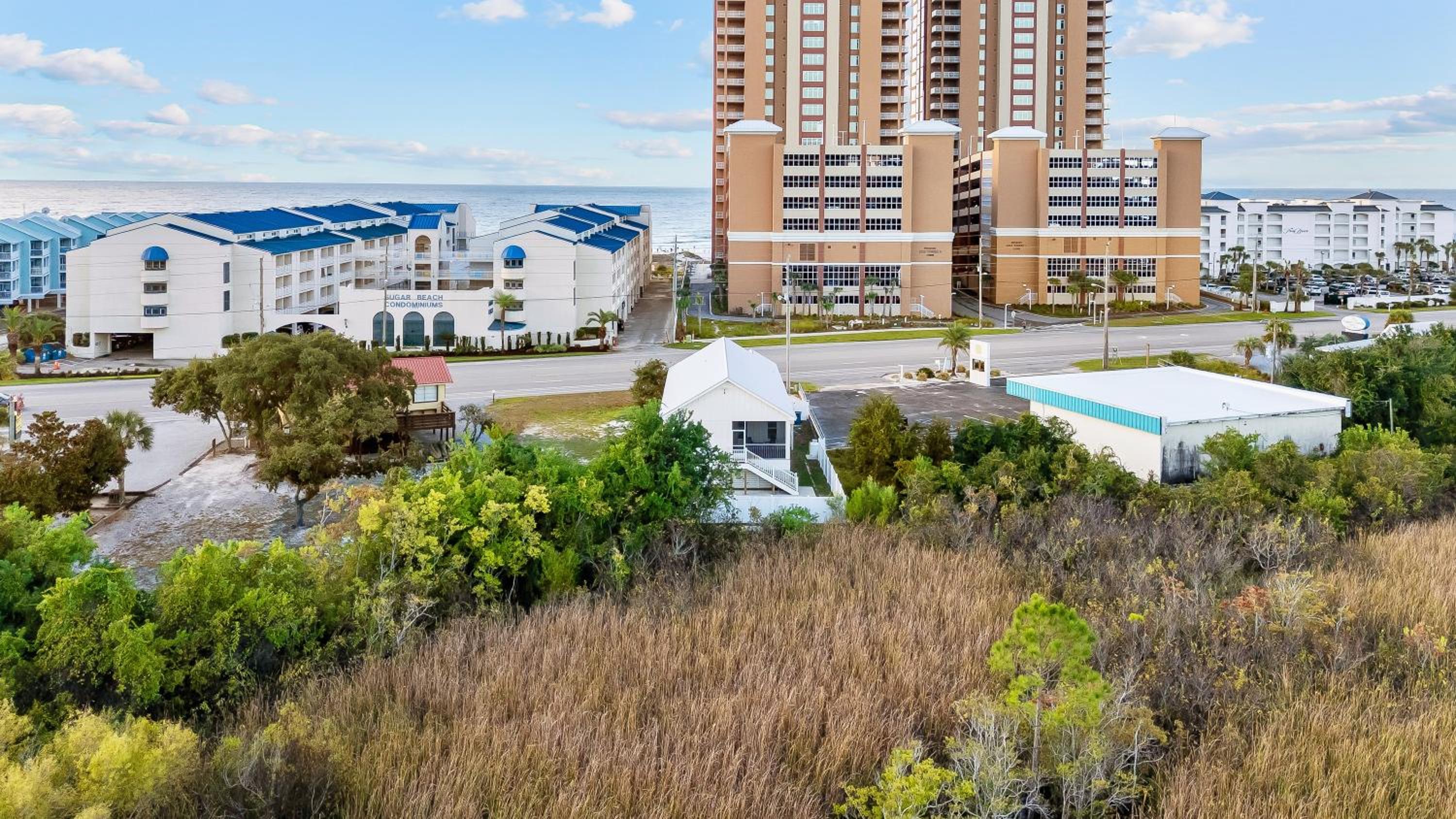 Luxury 4BR, Across street from beach, Sleeps 10!