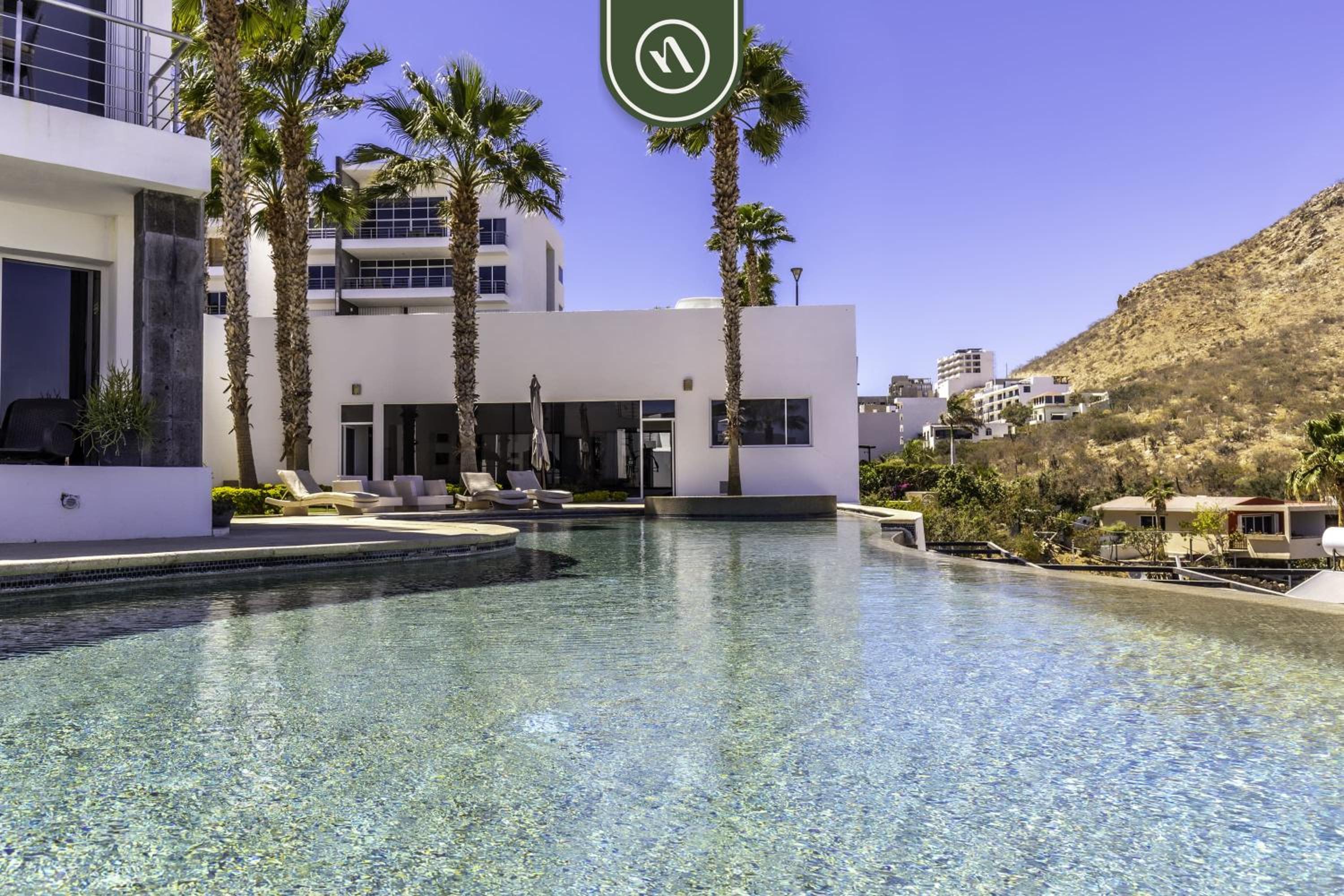 Brand New 3 BR Penthouse - Oceanview Rooftop Pool