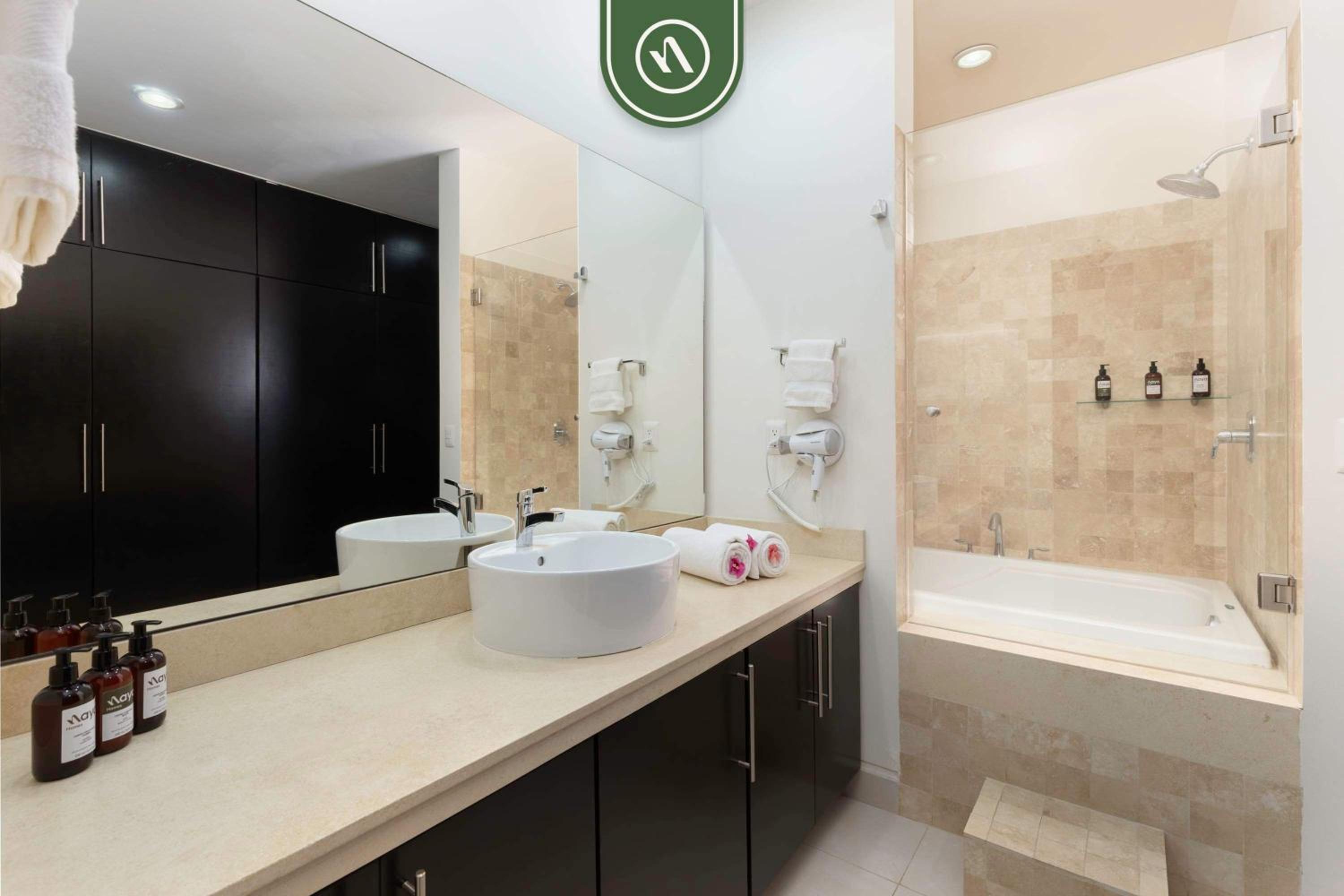 Brand New 3 BR Penthouse - Oceanview Rooftop Pool