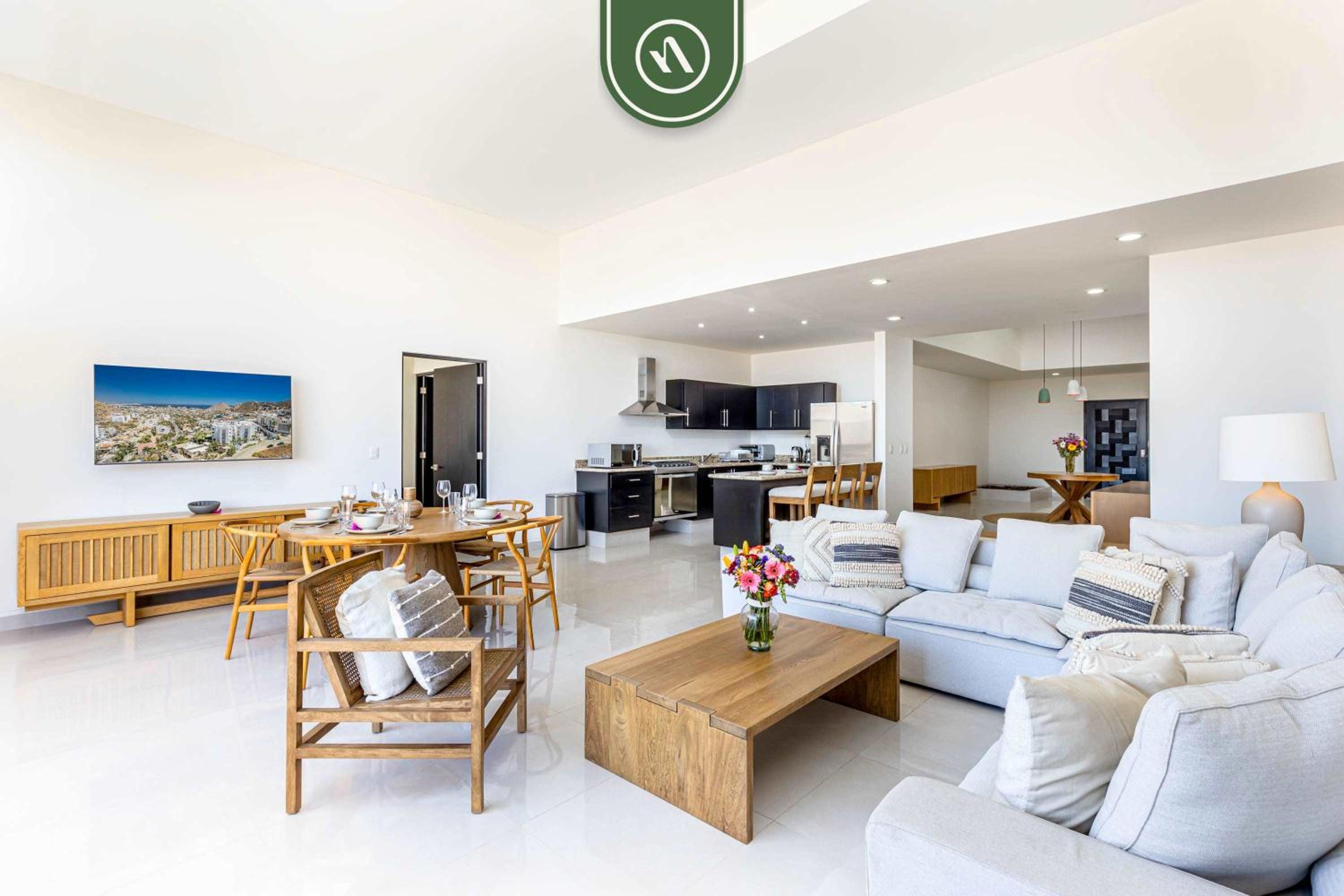 Brand New 3 BR Penthouse - Oceanview Rooftop Pool