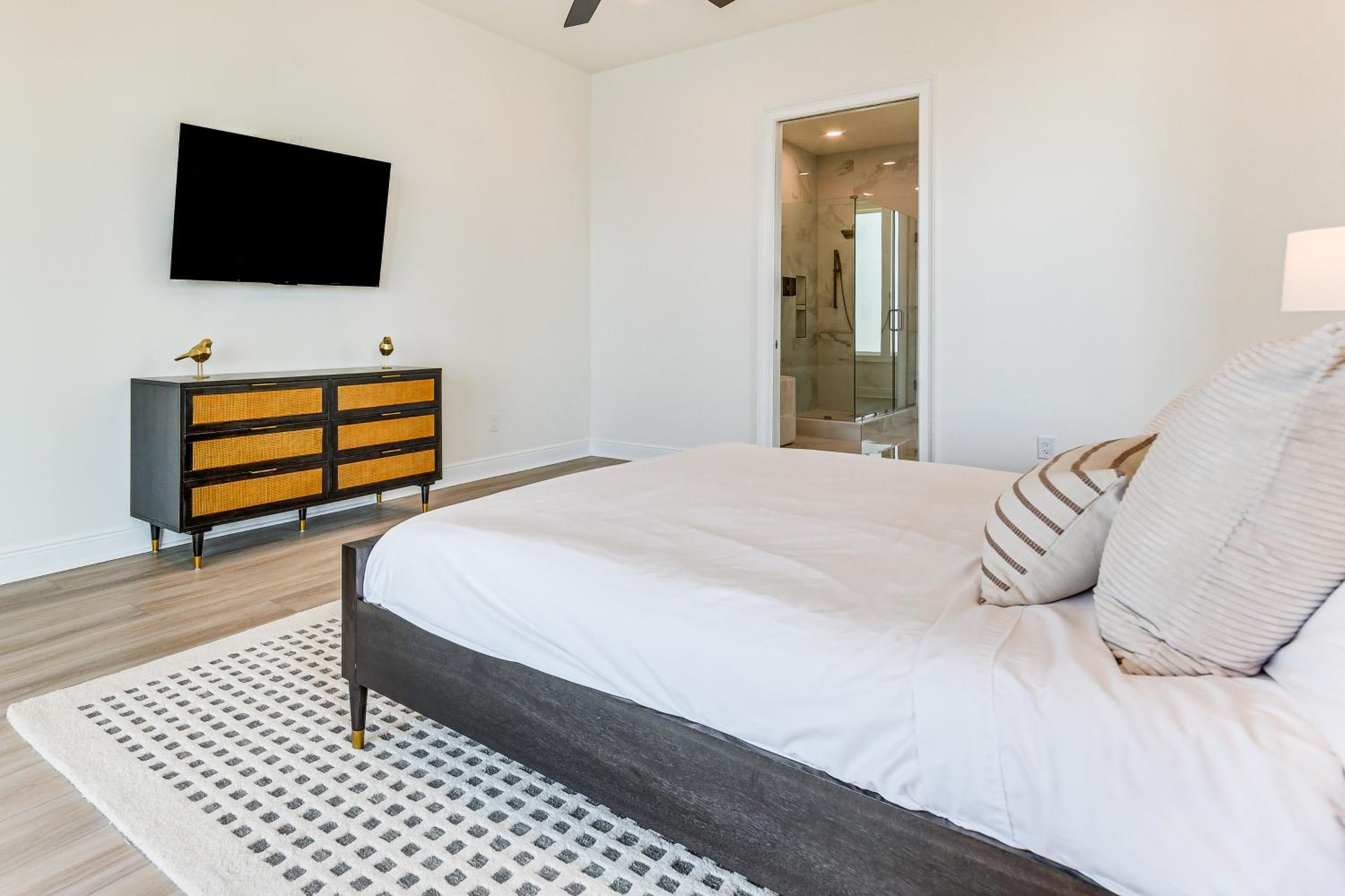 Private Beach and Bay View Luxury Navarre Escape!