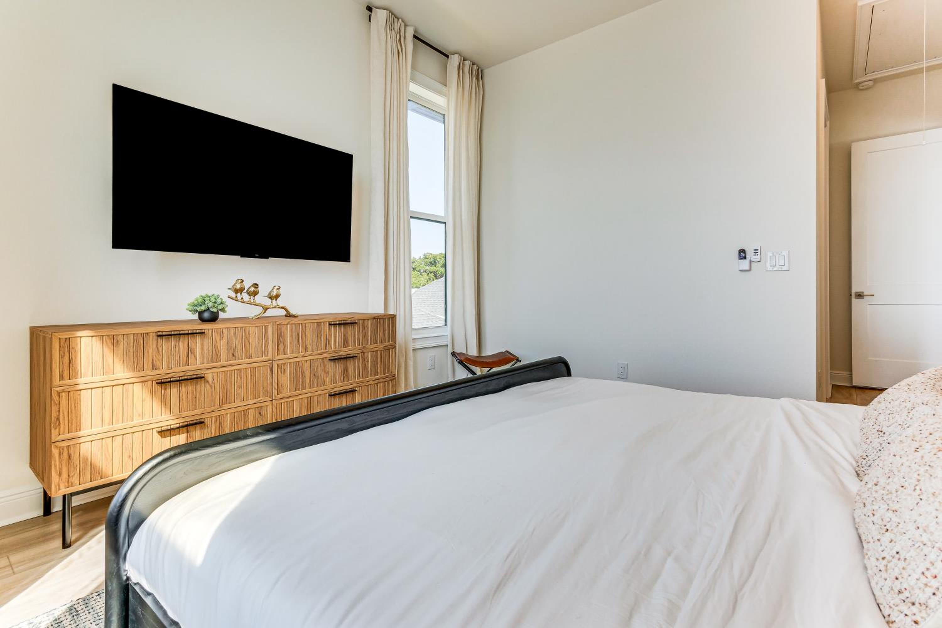 Private Beach and Bay View Luxury Navarre Escape!