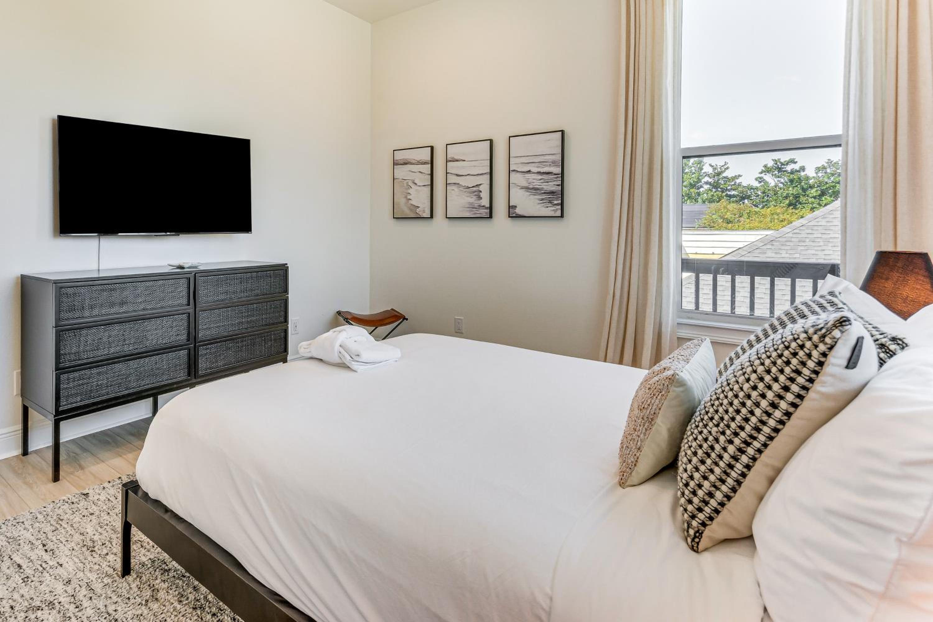 Private Beach and Bay View Luxury Navarre Escape!