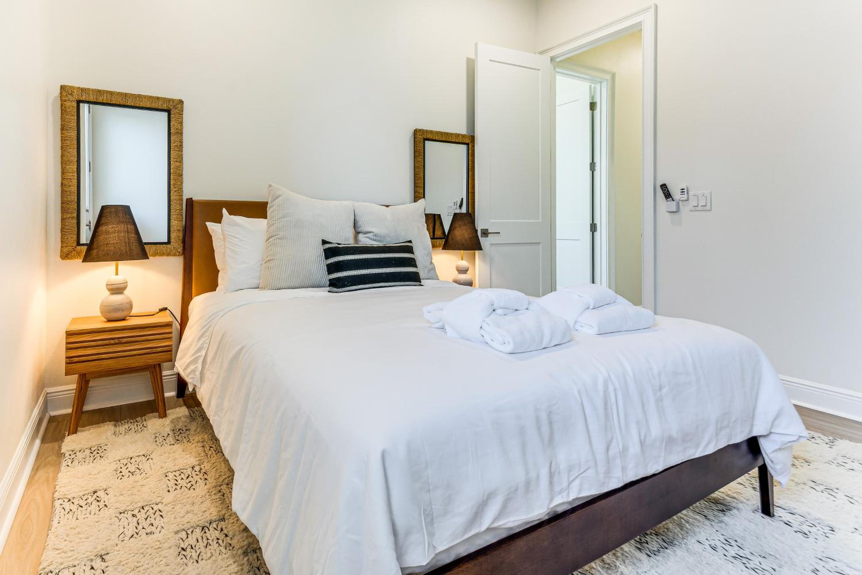 Private Beach and Bay View Luxury Navarre Escape!