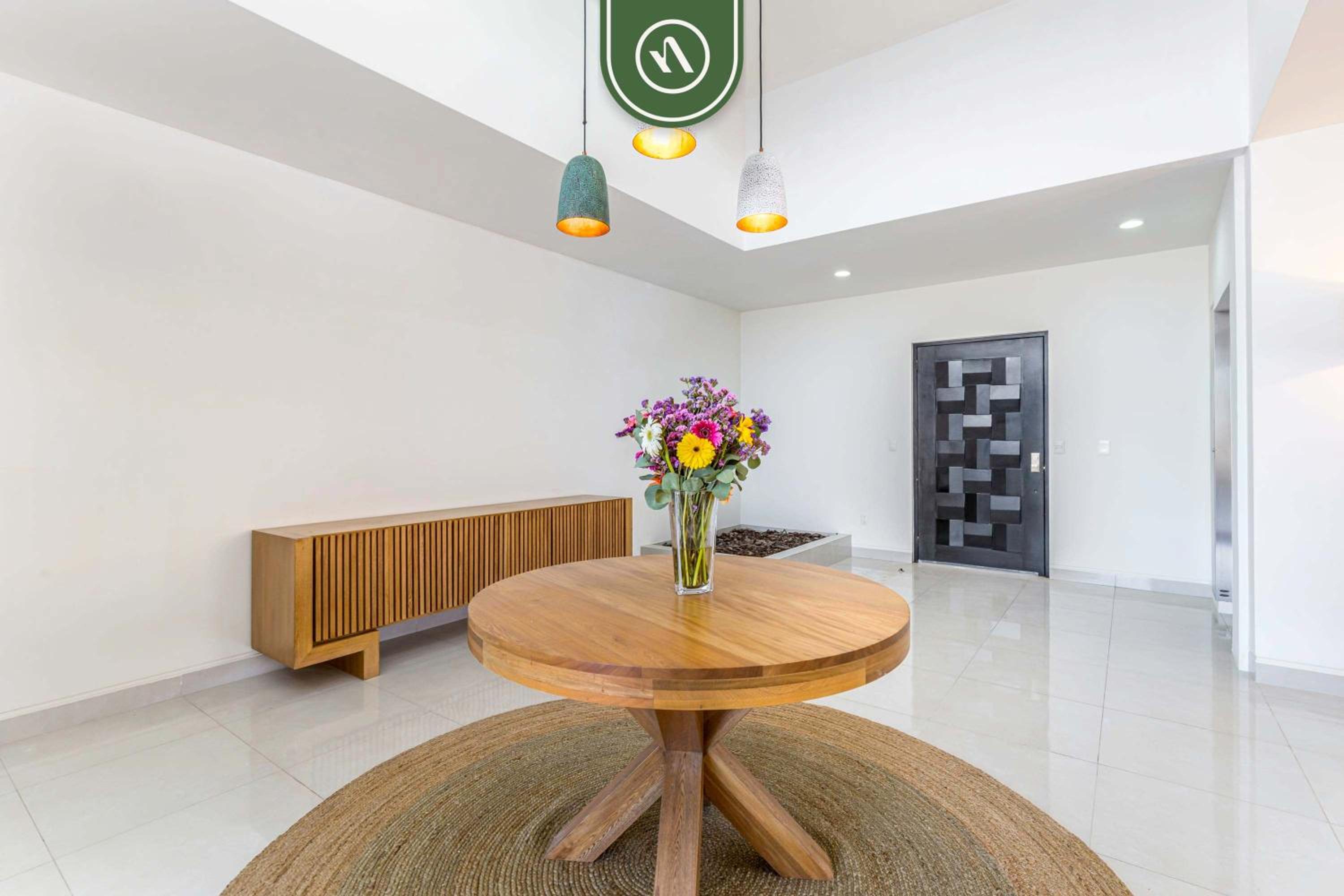 Brand New 3 BR Penthouse - Oceanview Rooftop Pool