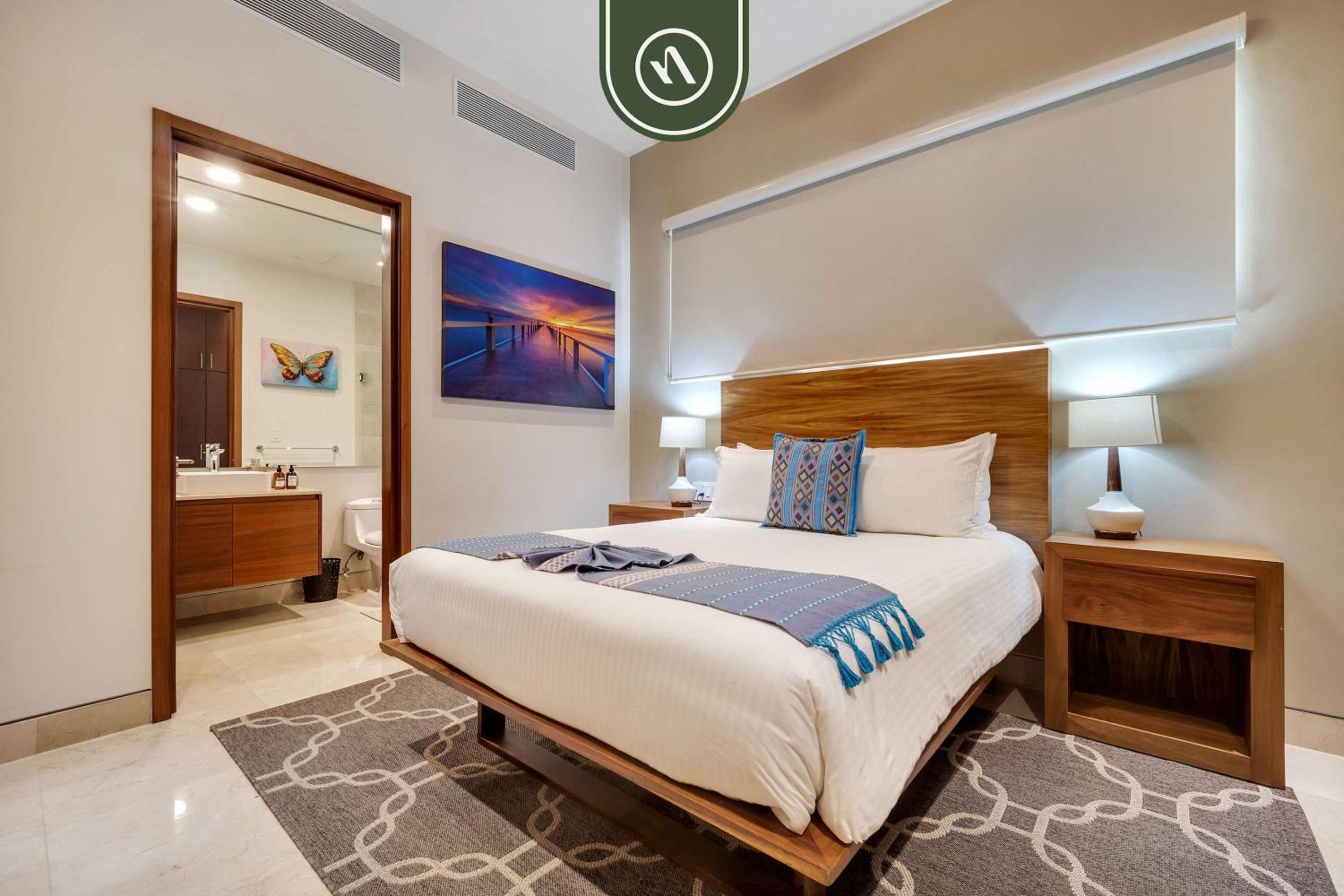 Oceanview 3 BR Condo - Pool - View of the Desert