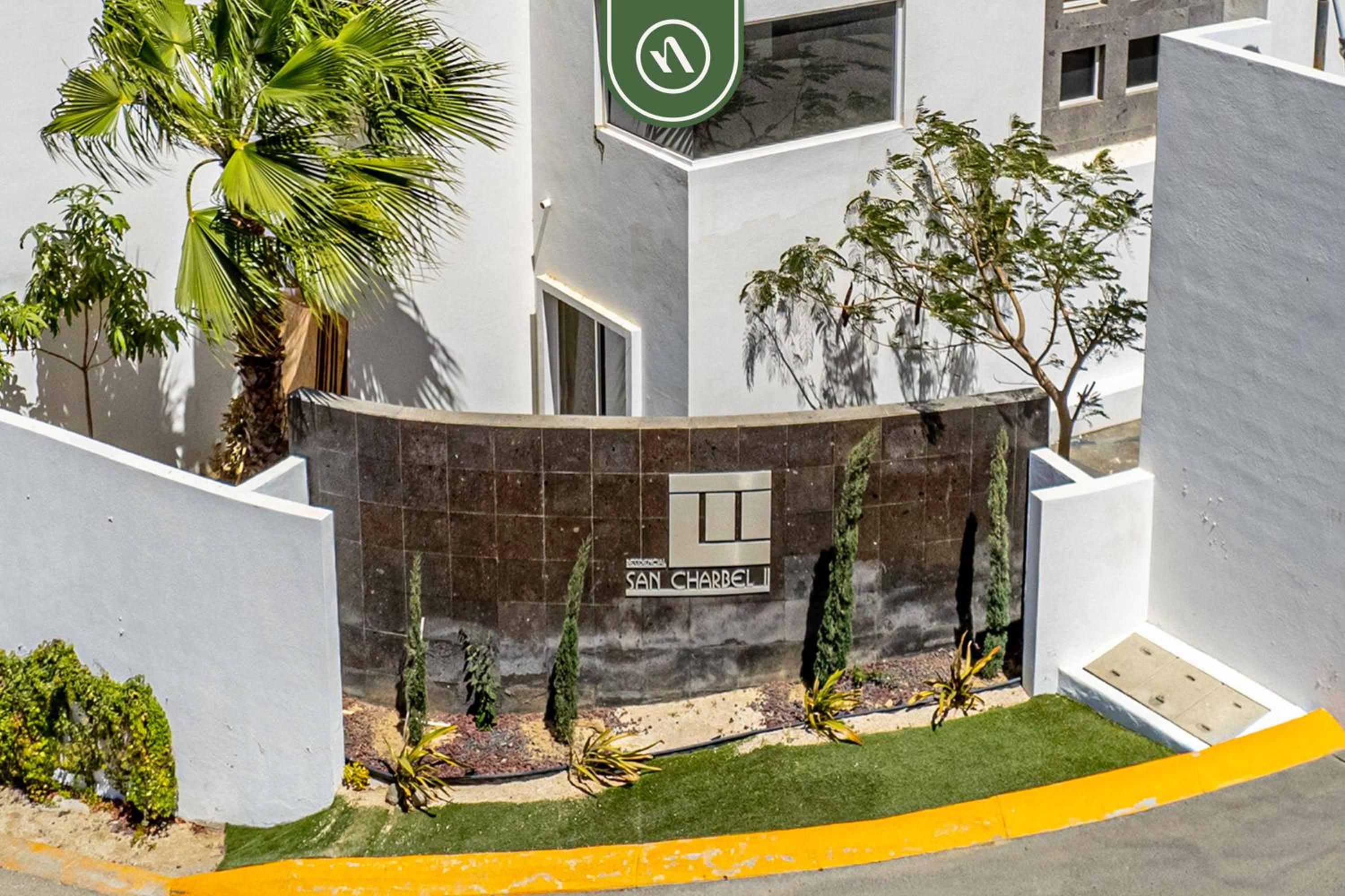 Brand New 3 BR Penthouse - Oceanview Rooftop Pool