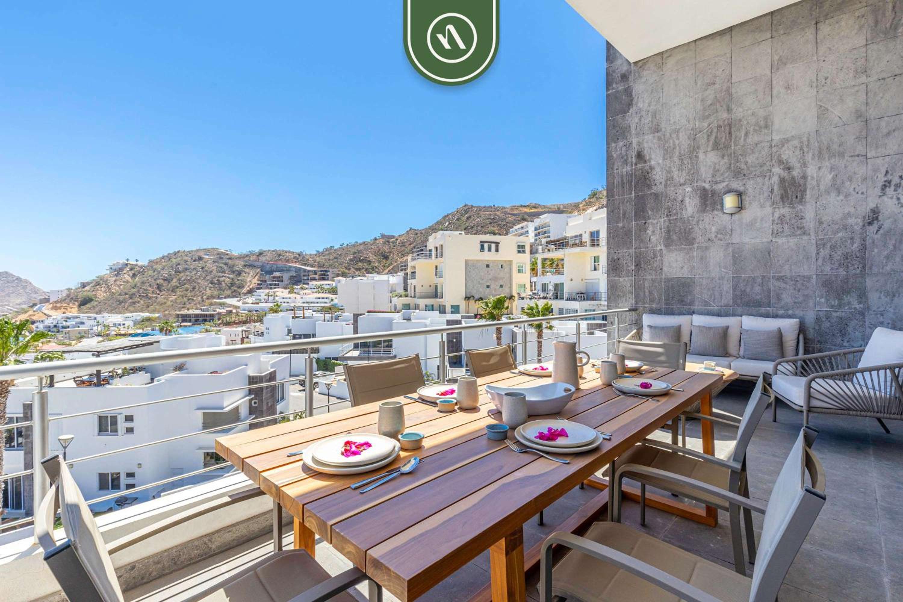 Brand New 3 BR Penthouse - Oceanview Rooftop Pool