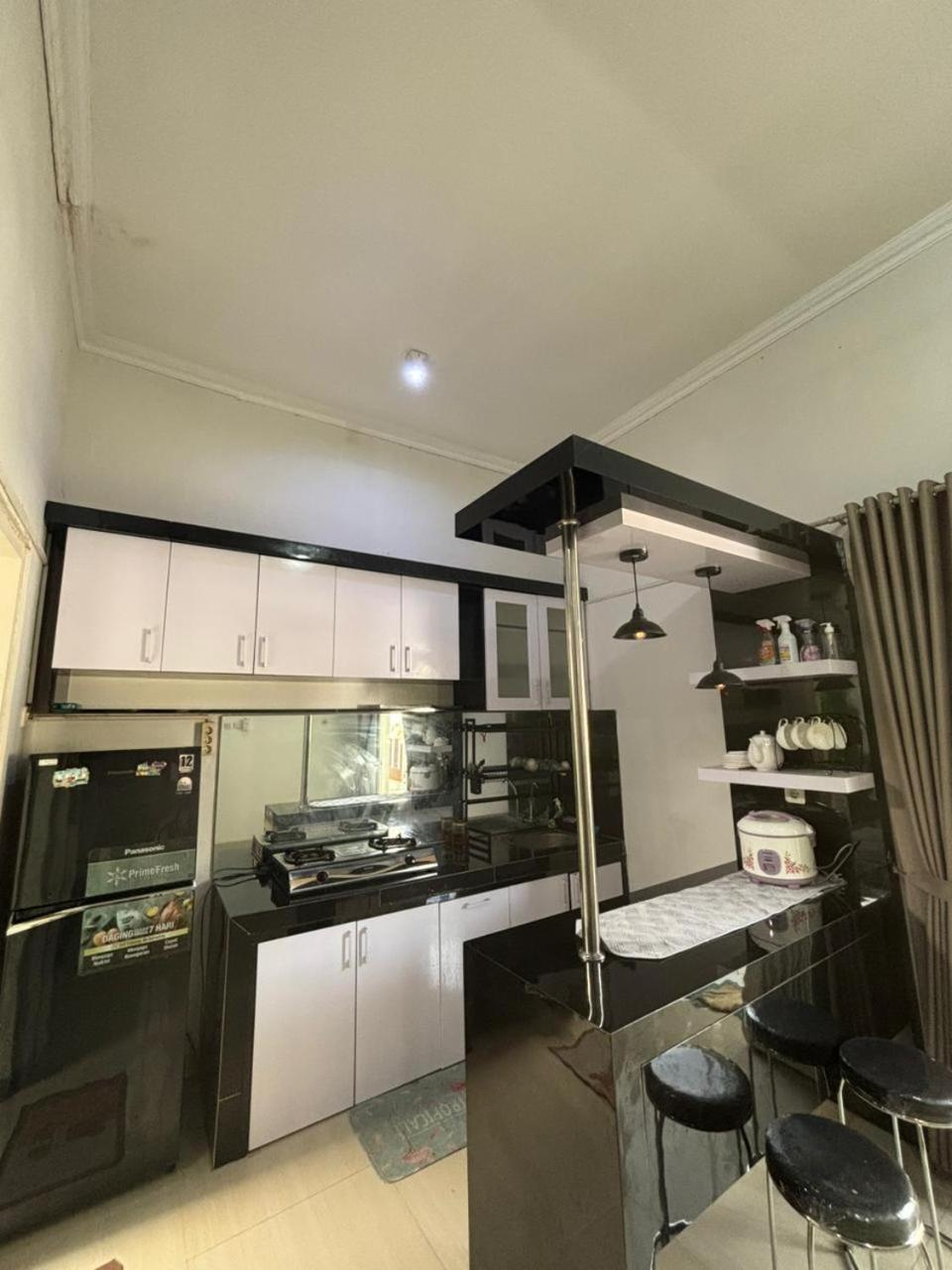 Karenra Guest House di Pusat Kota, Dengan 3 Kamar