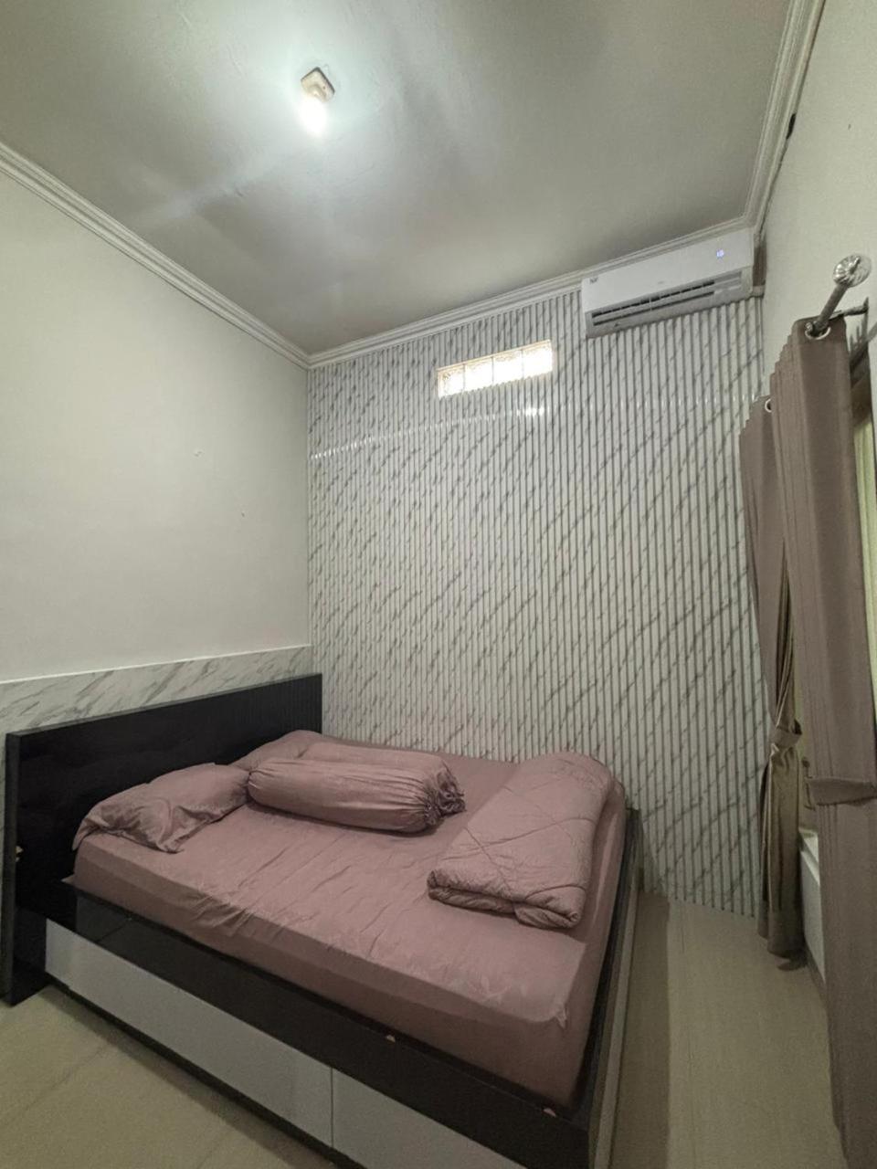 Karenra Guest House di Pusat Kota, Dengan 3 Kamar