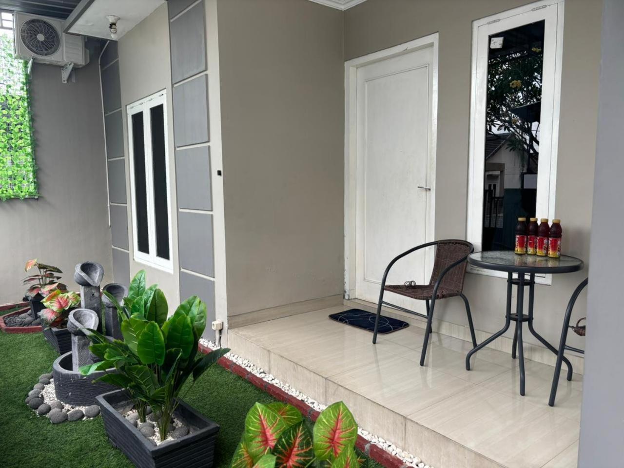 Karenra Guest House di Pusat Kota, Dengan 3 Kamar