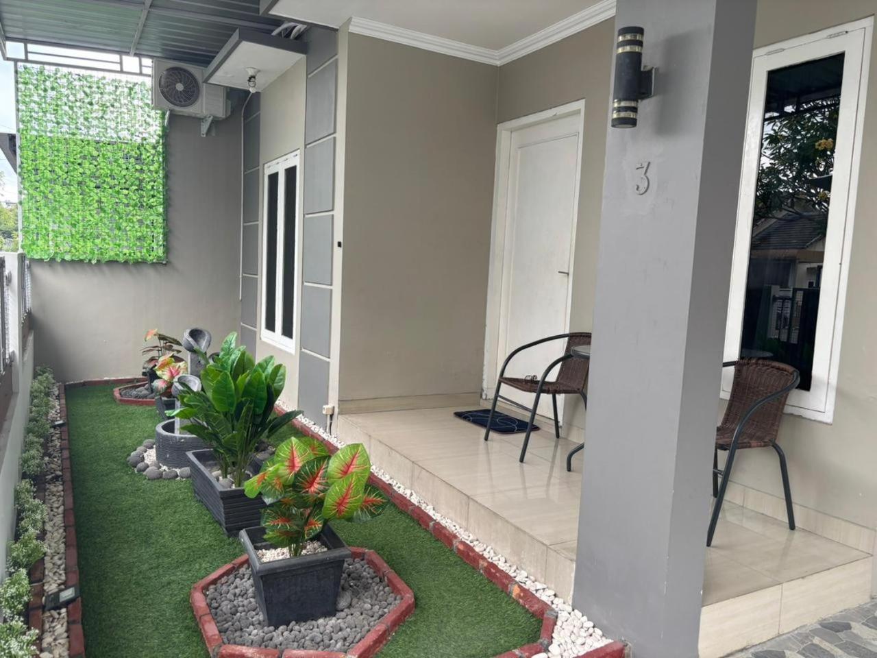 Karenra Guest House di Pusat Kota, Dengan 3 Kamar