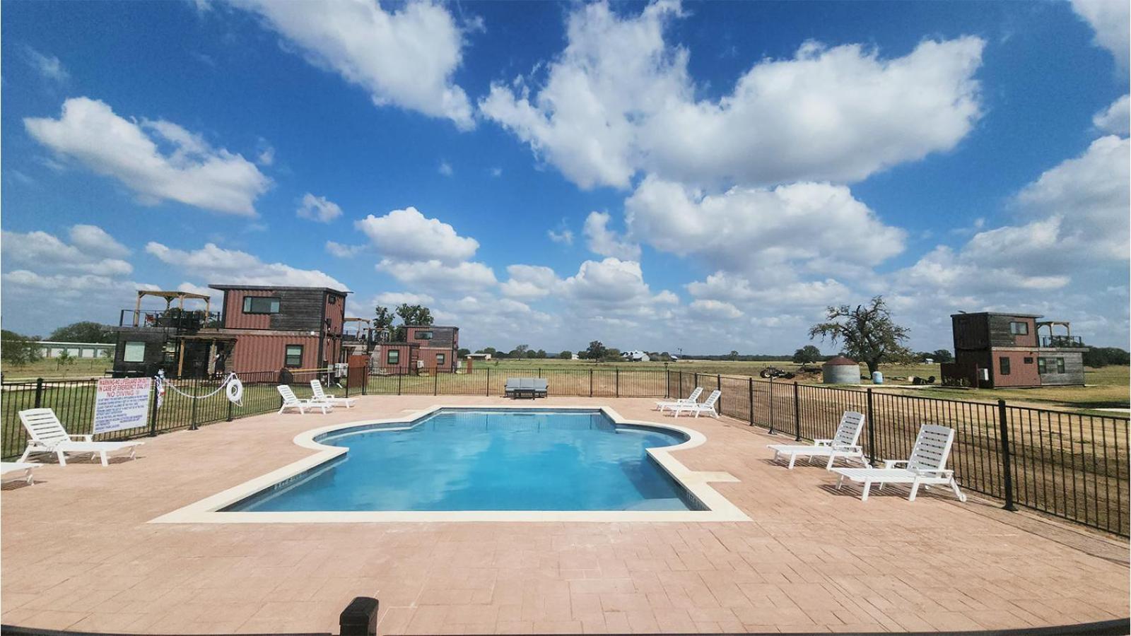 Hill Country Wine Retreat Pool & Pickleball