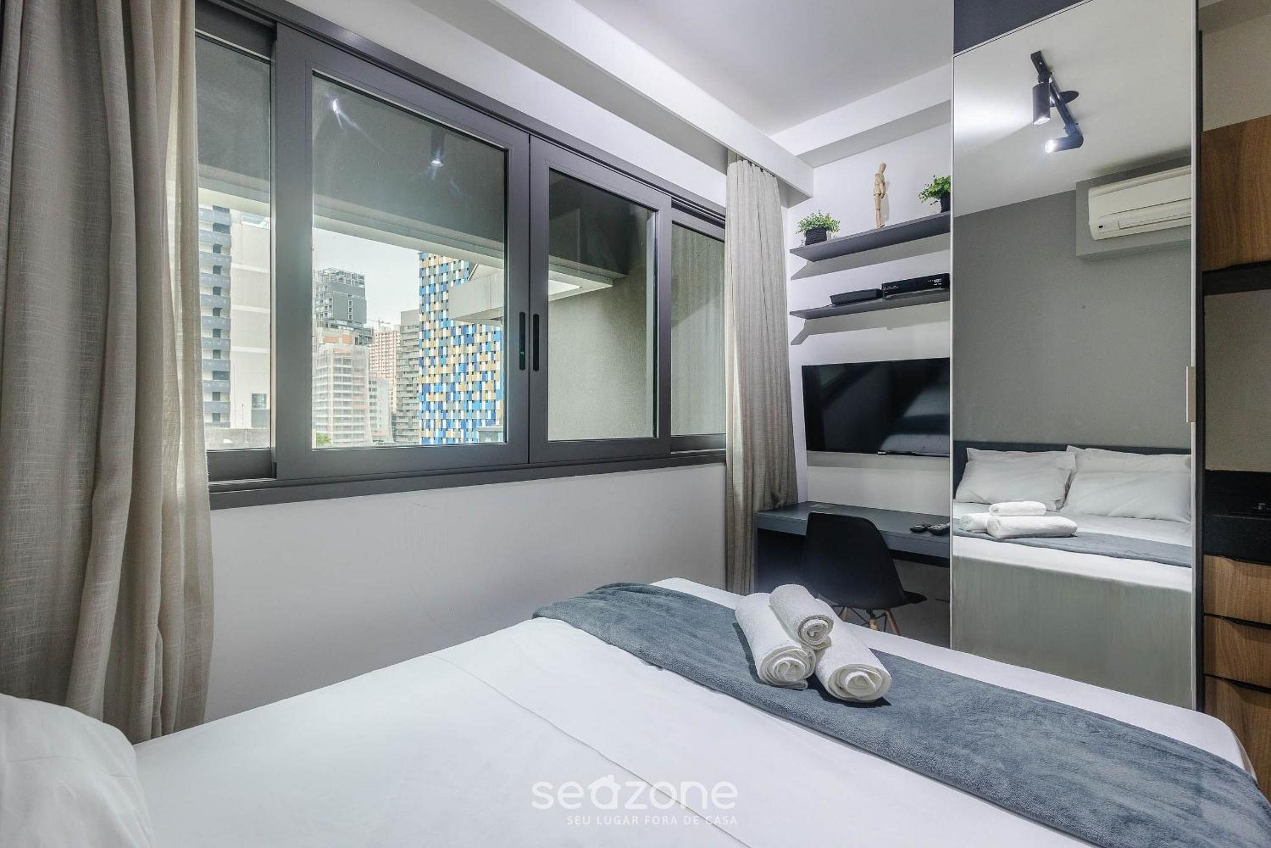 Your complete stay in a building with a pool just steps from the subway - FRE