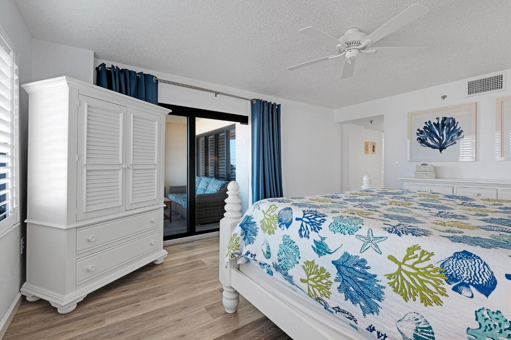 Oceanfront with great beach views from all rooms & balcony, heated pool, and garage