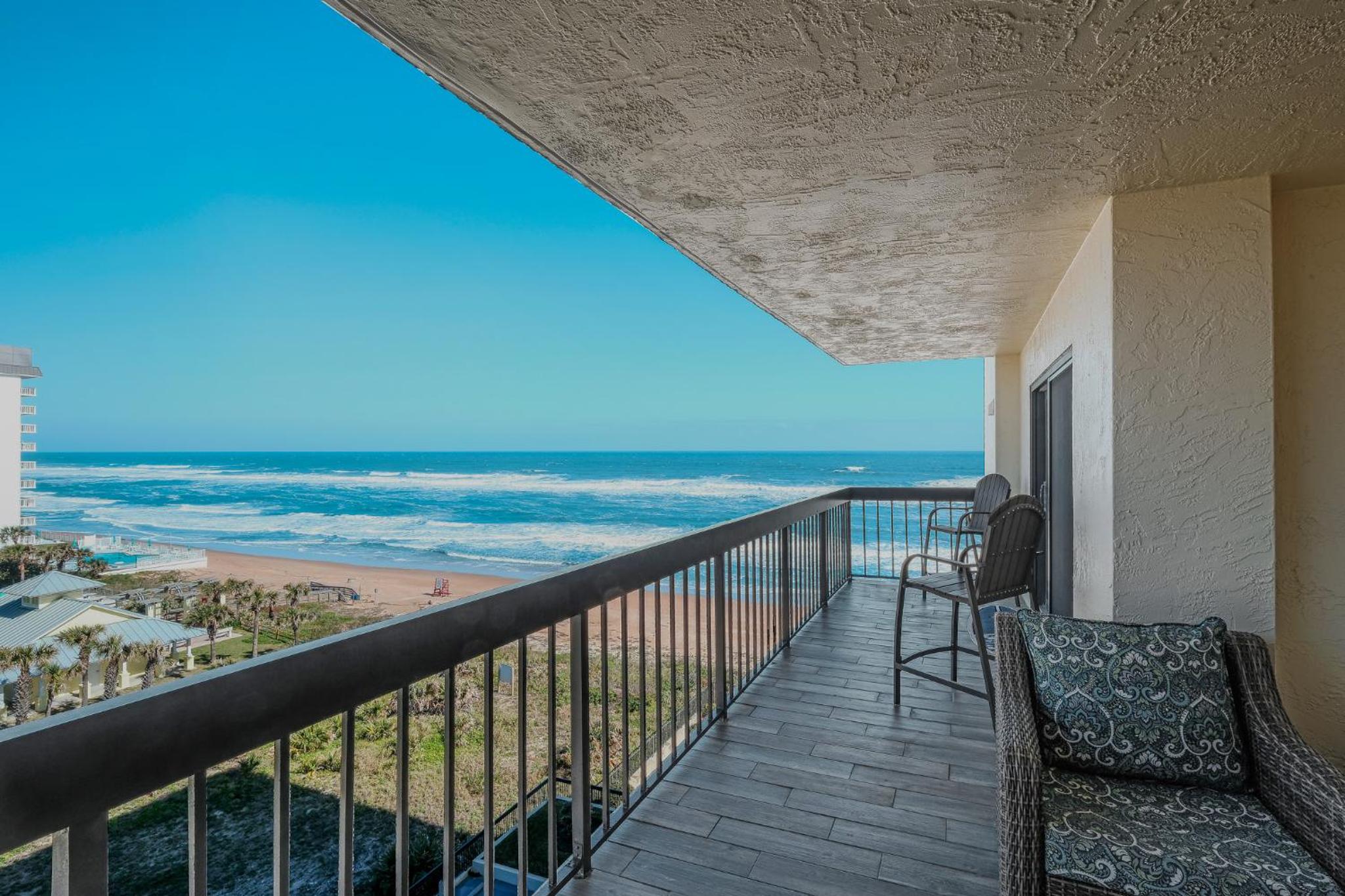 Oceanfront with great beach views from all rooms & balcony, heated pool, and garage