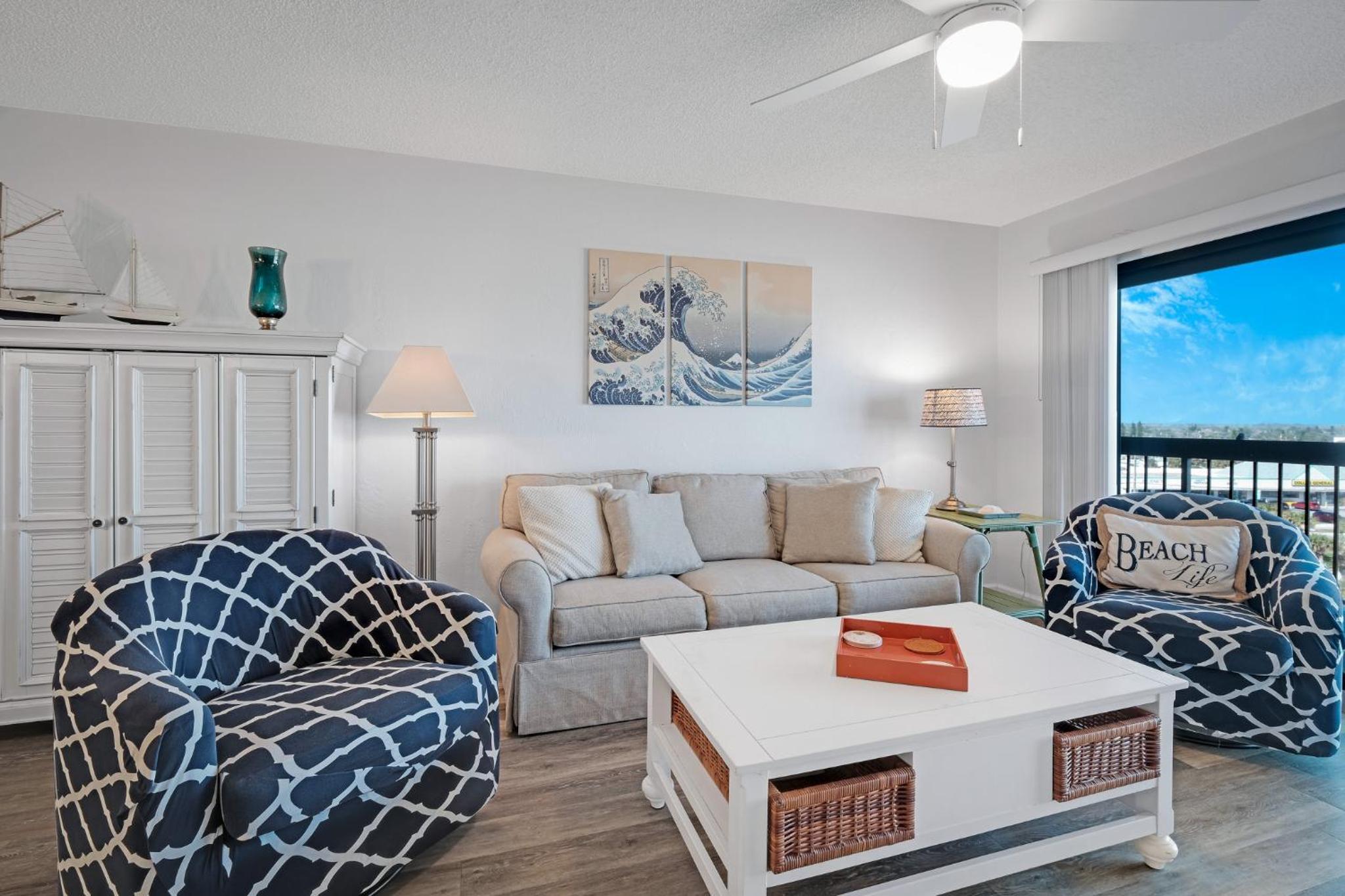Oceanfront with great beach views from all rooms & balcony, heated pool, and garage