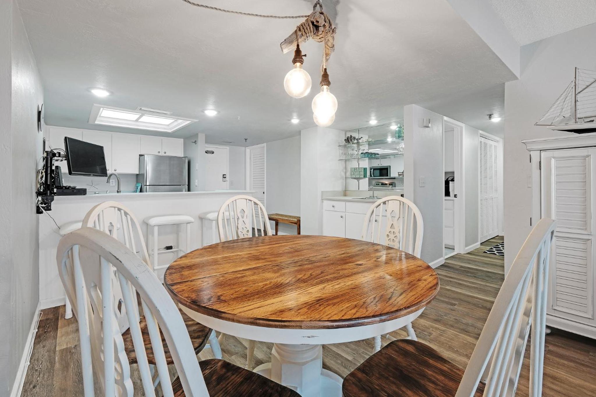 Oceanfront with great beach views from all rooms & balcony, heated pool, and garage