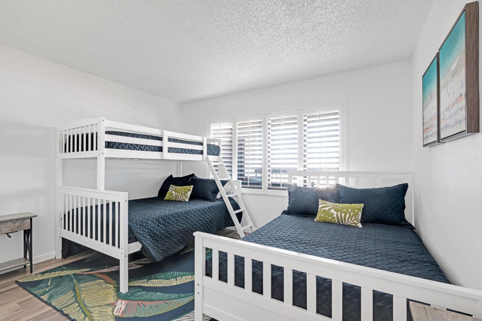 Oceanfront with great beach views from all rooms & balcony, heated pool, and garage