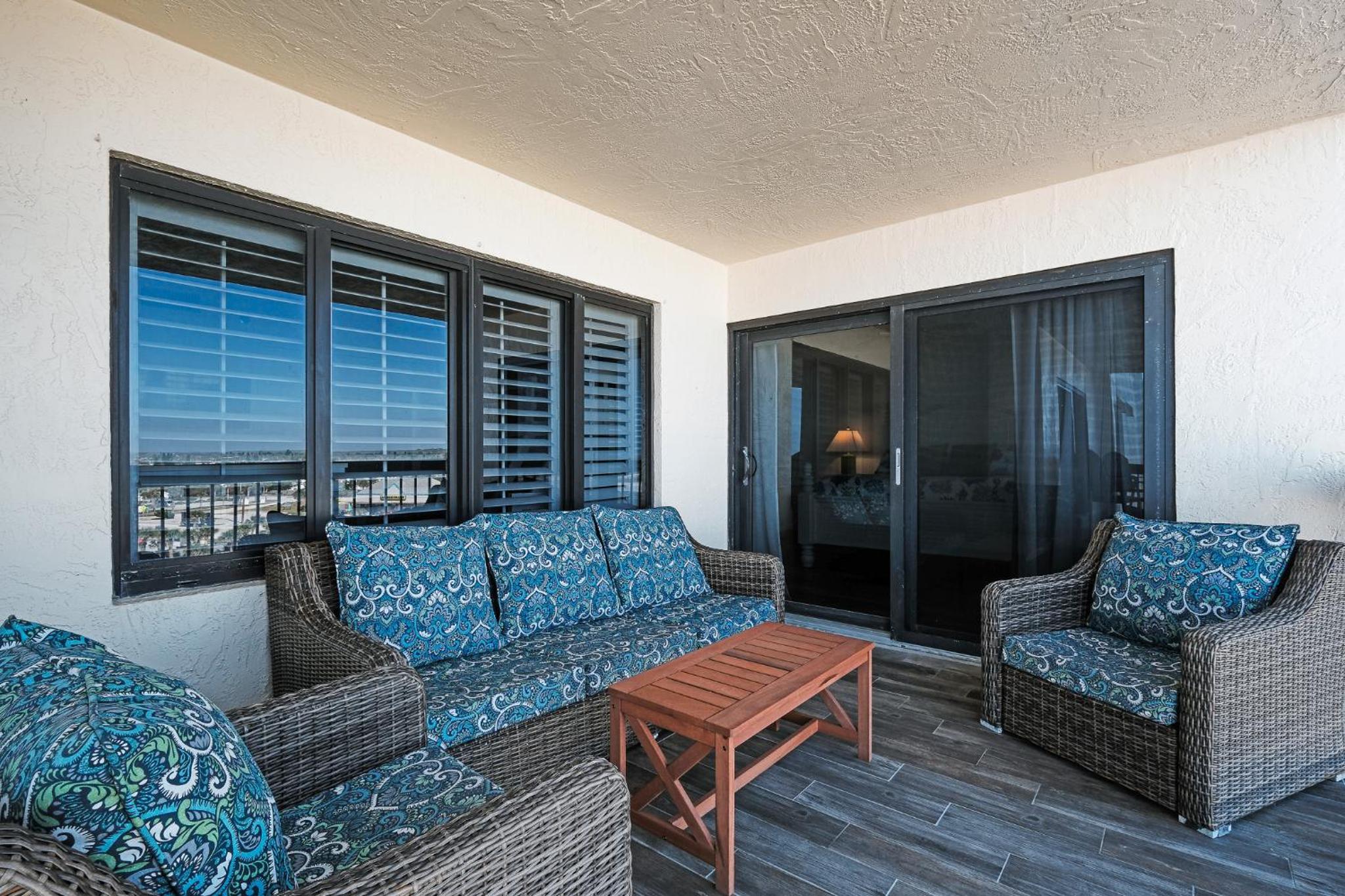 Oceanfront with great beach views from all rooms & balcony, heated pool, and garage