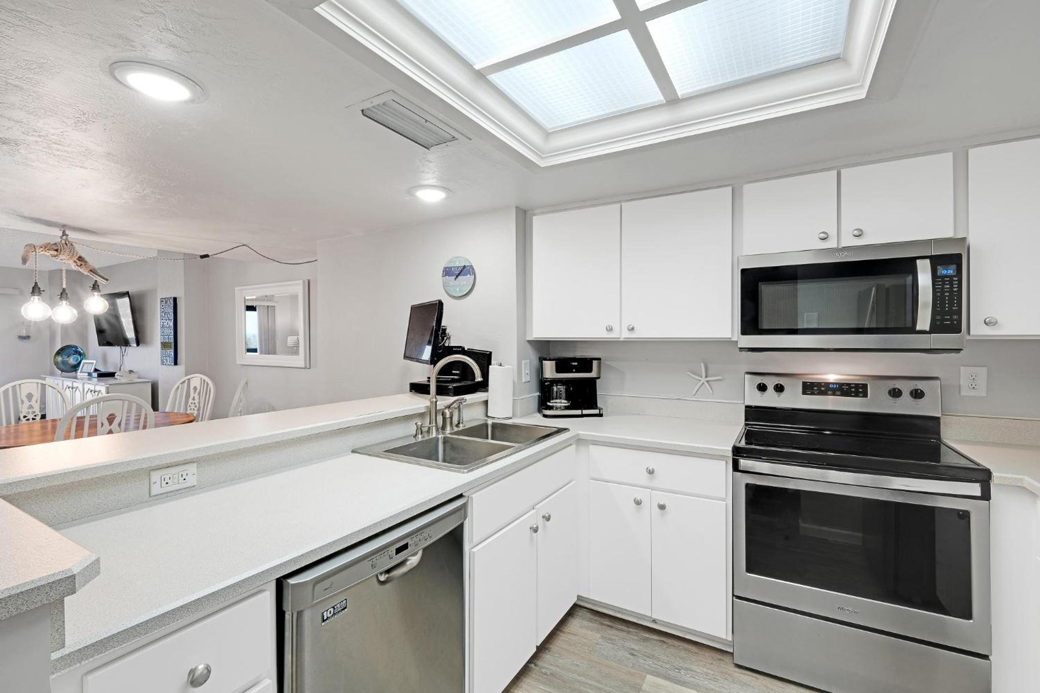 Oceanfront with great beach views from all rooms & balcony, heated pool, and garage